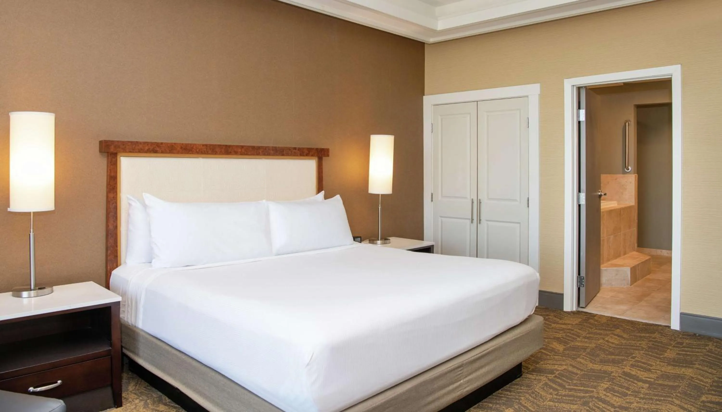 Bed in DoubleTree by Hilton Portland