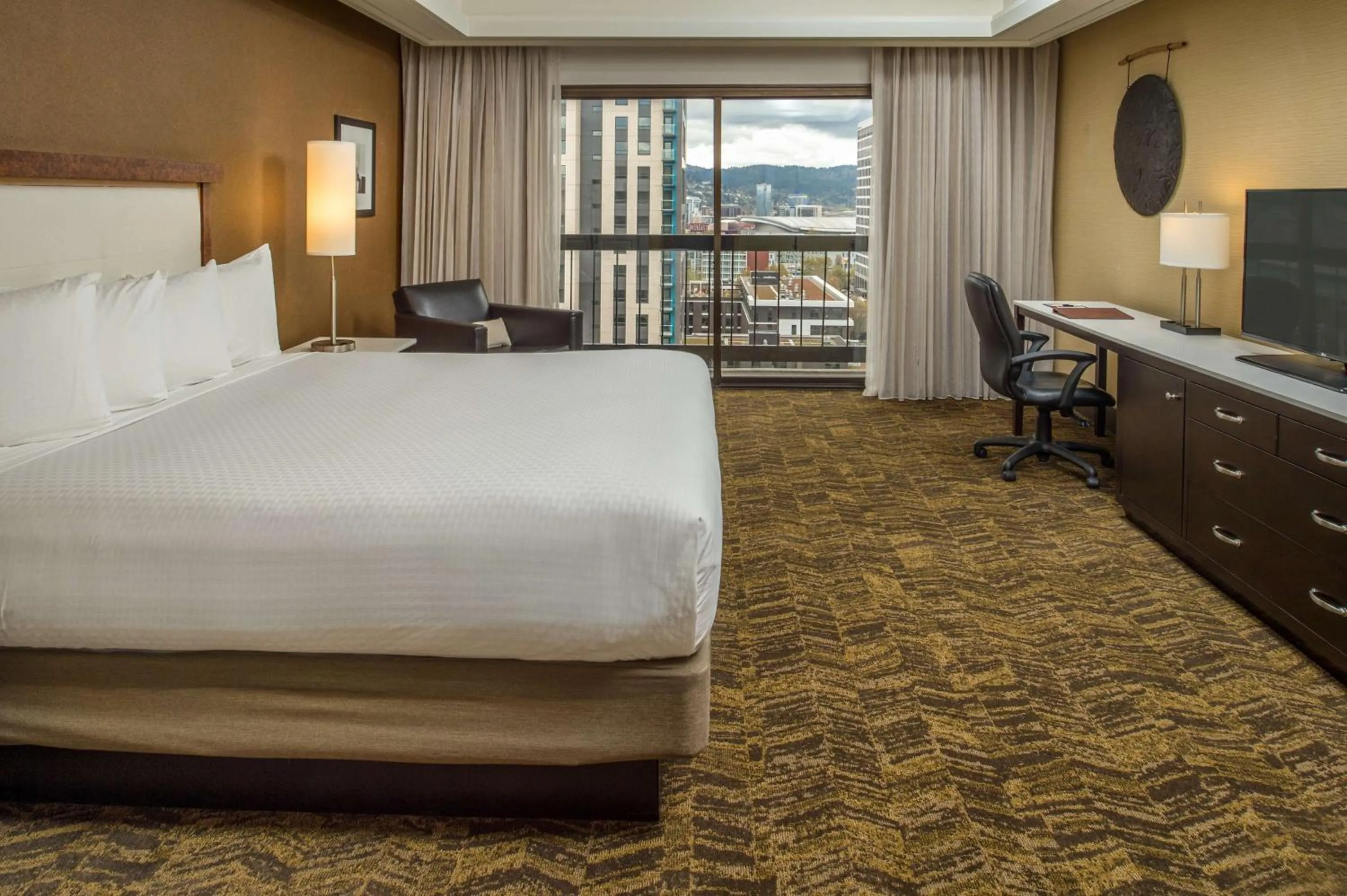 Bed in DoubleTree by Hilton Portland