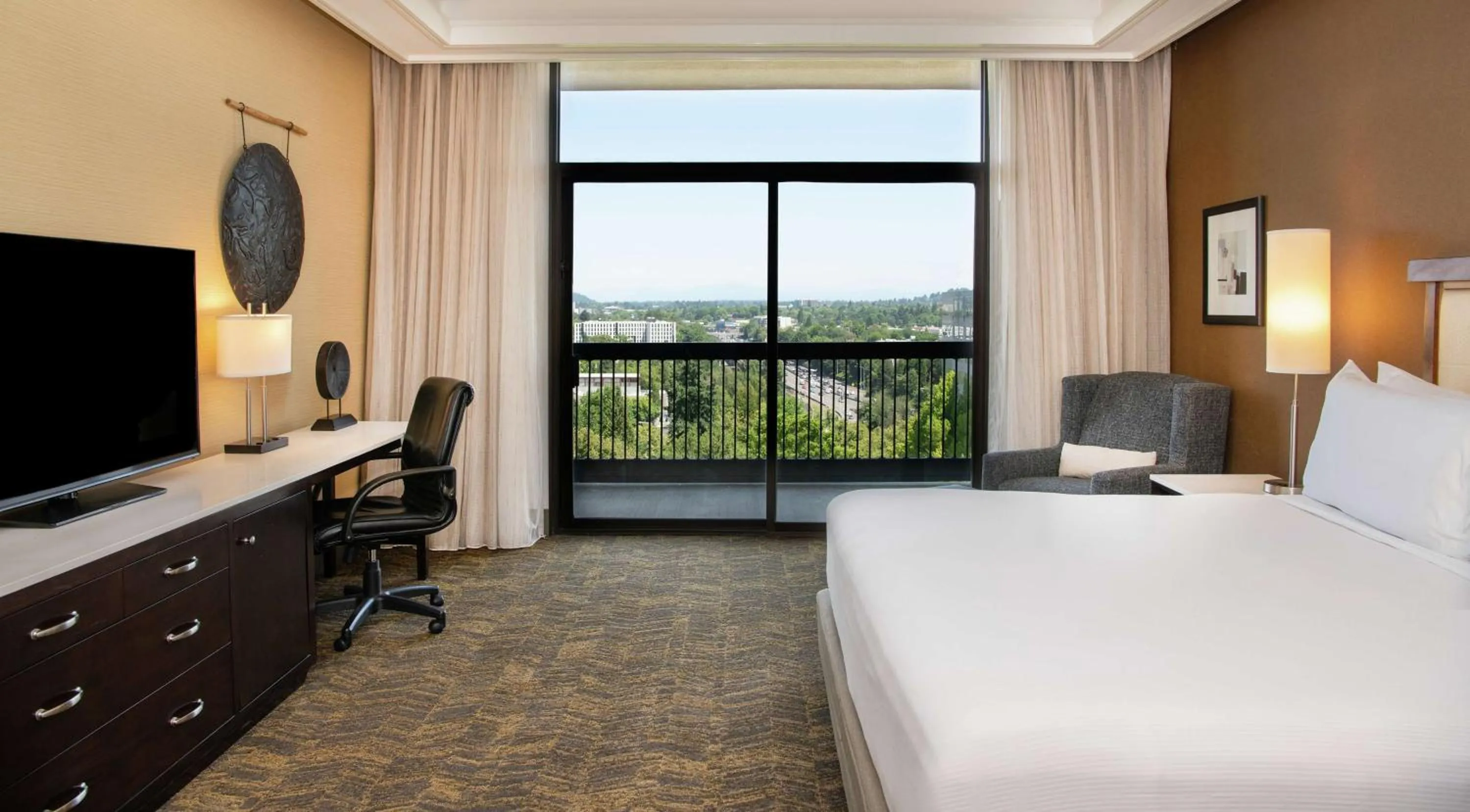 Bedroom, Bed in DoubleTree by Hilton Portland