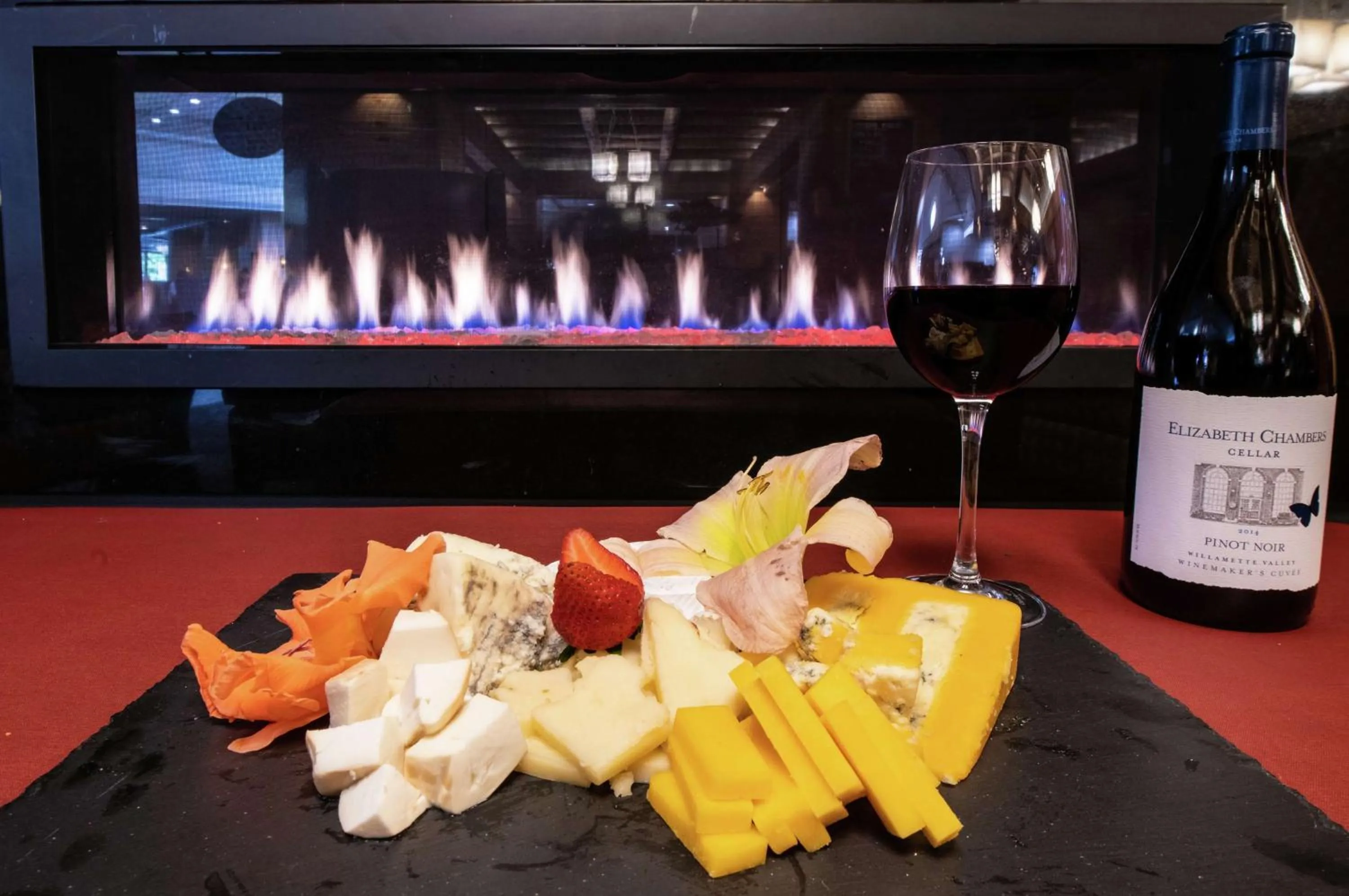 Dining area in DoubleTree by Hilton Portland
