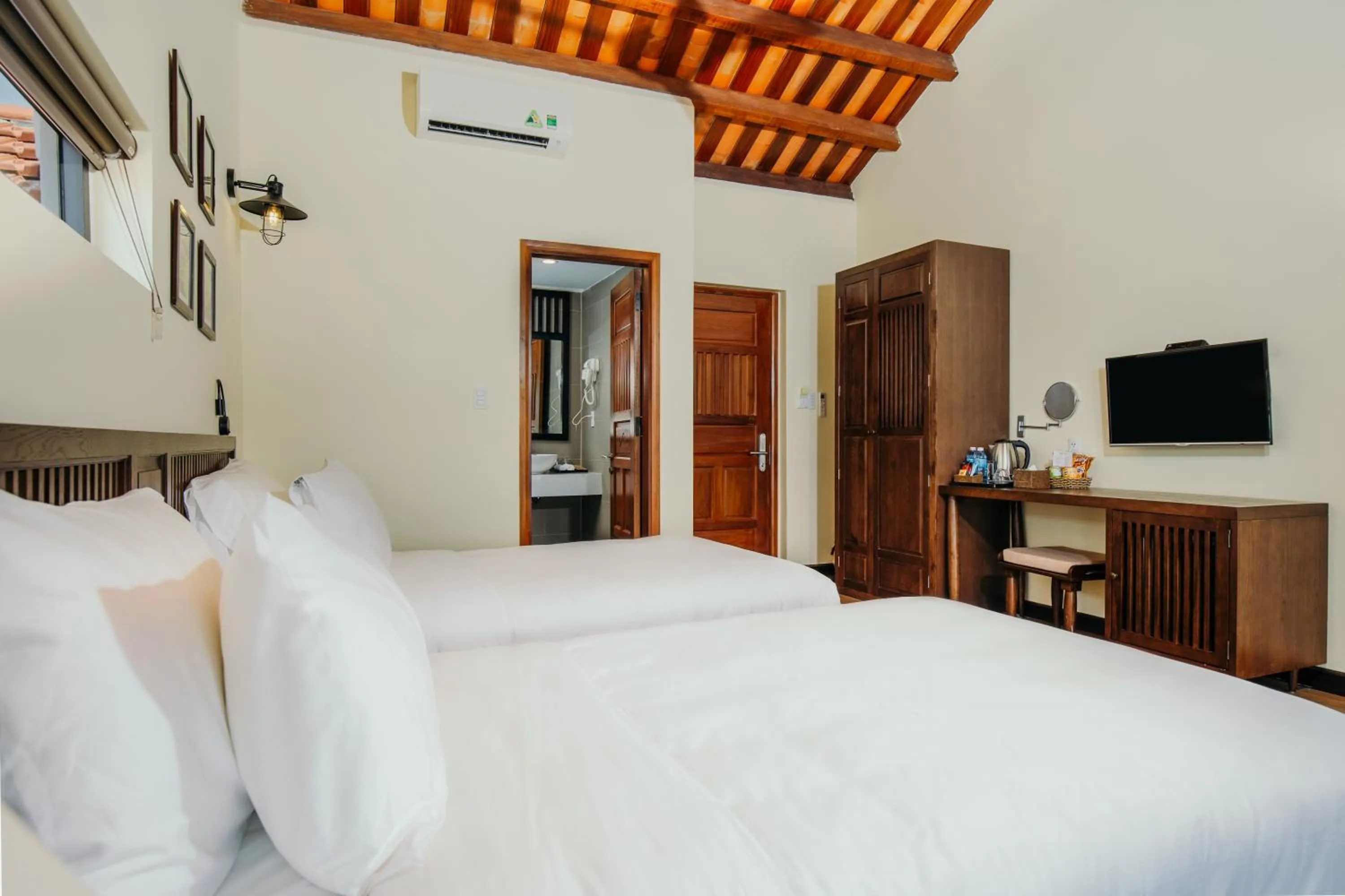 Bedroom, Bed in La An Central Boutique Villa