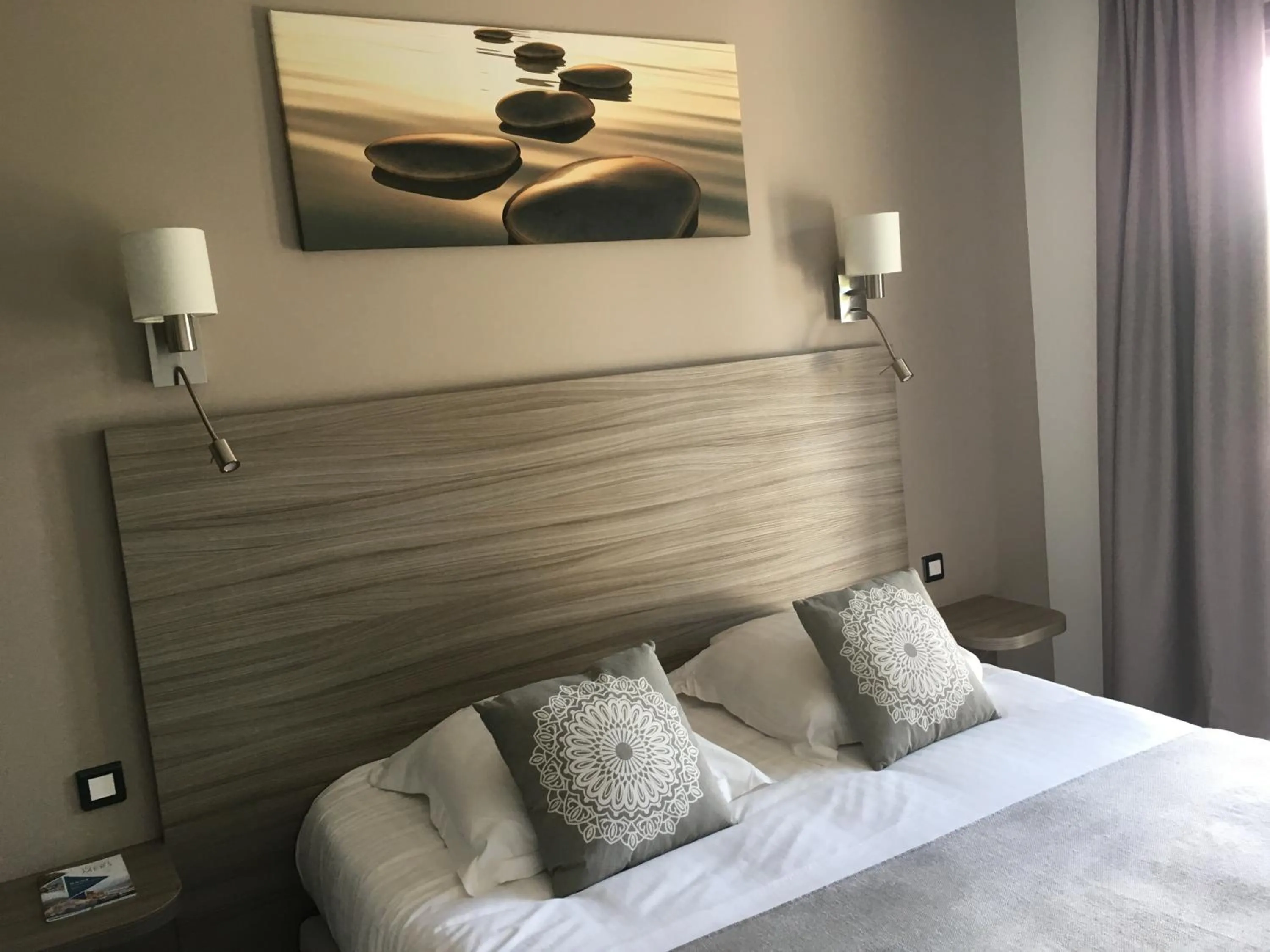 Bed in Hotel Les Galets