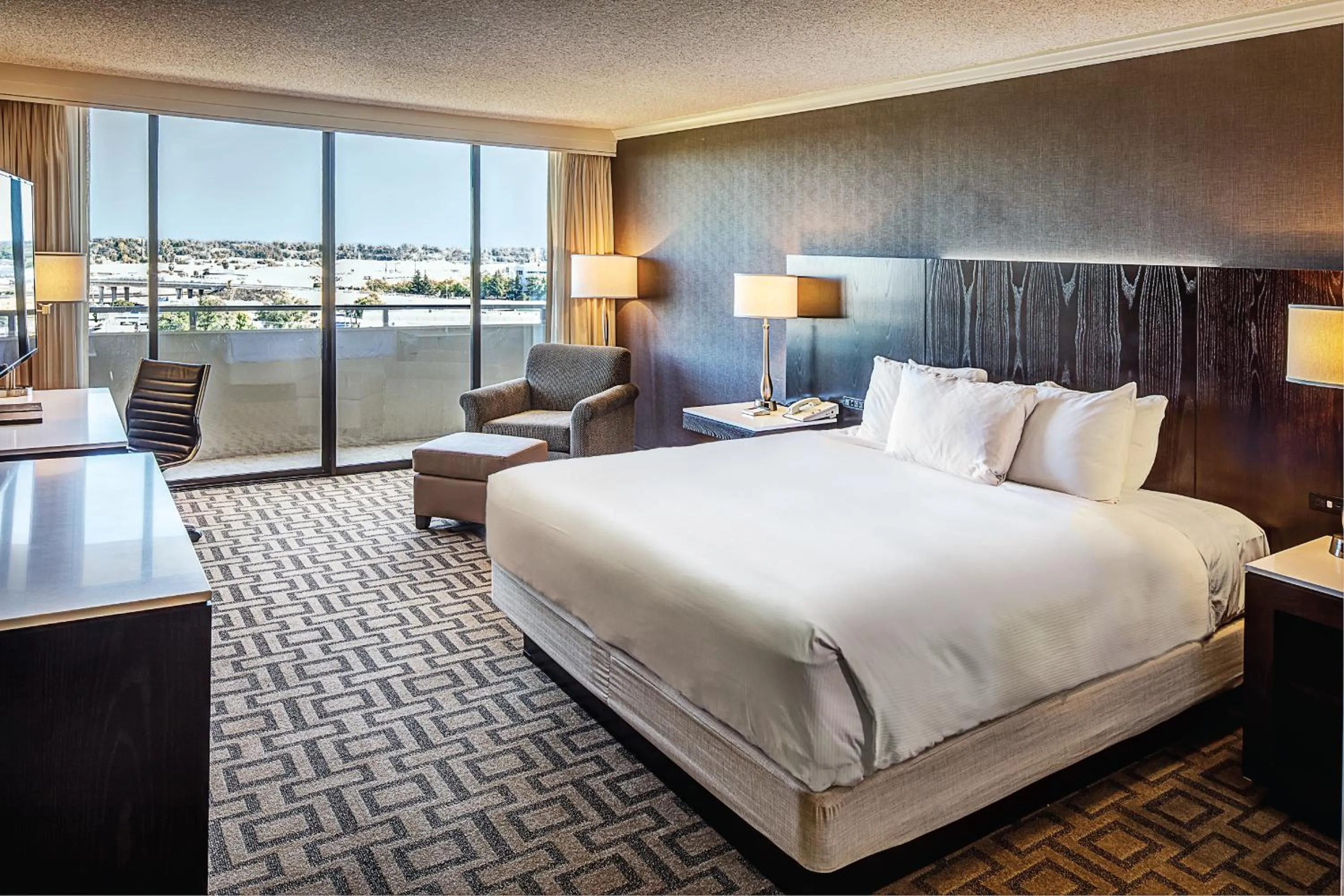 View (from property/room), Bed in Hilton Sacramento Arden West