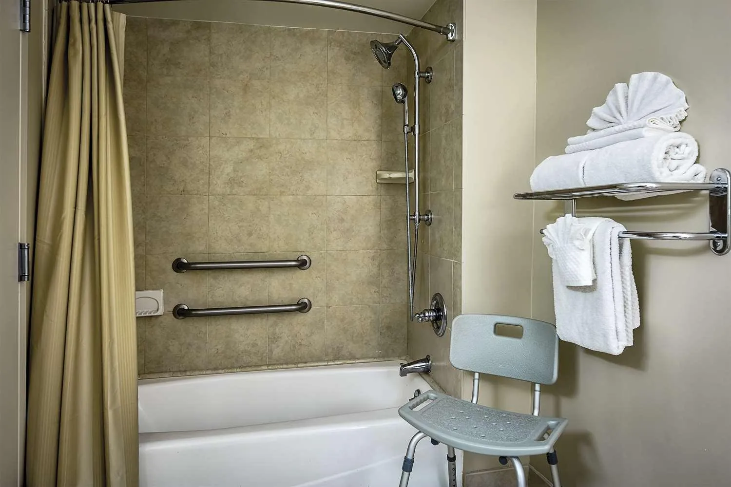 Bathroom in Hilton Sacramento Arden West