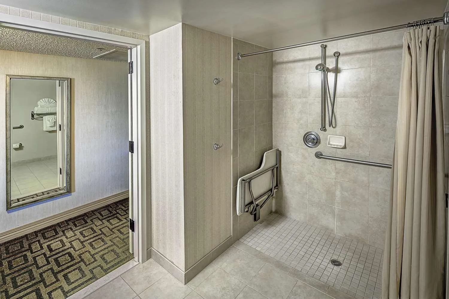 Shower in Hilton Sacramento Arden West