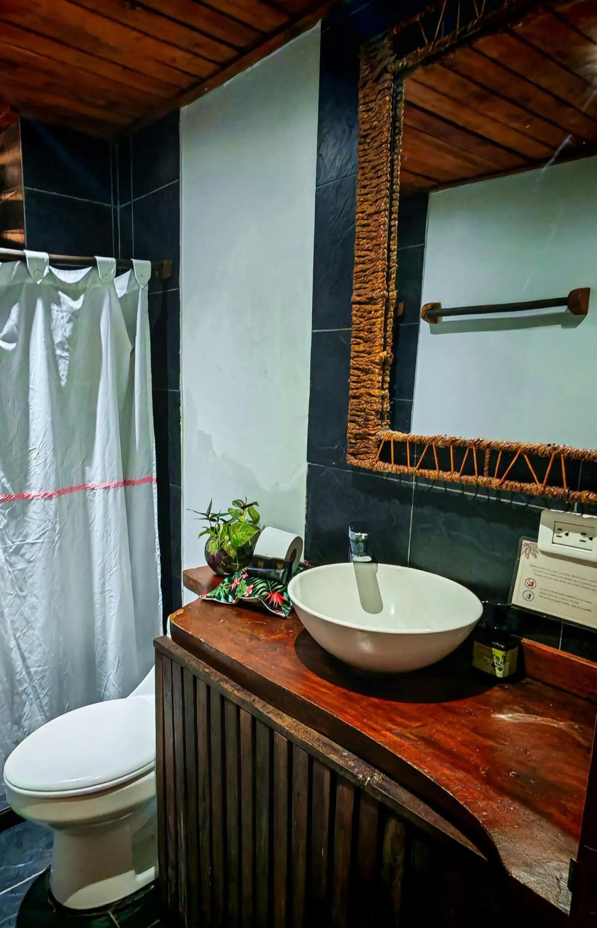 Shower in Villa Eden Palomino