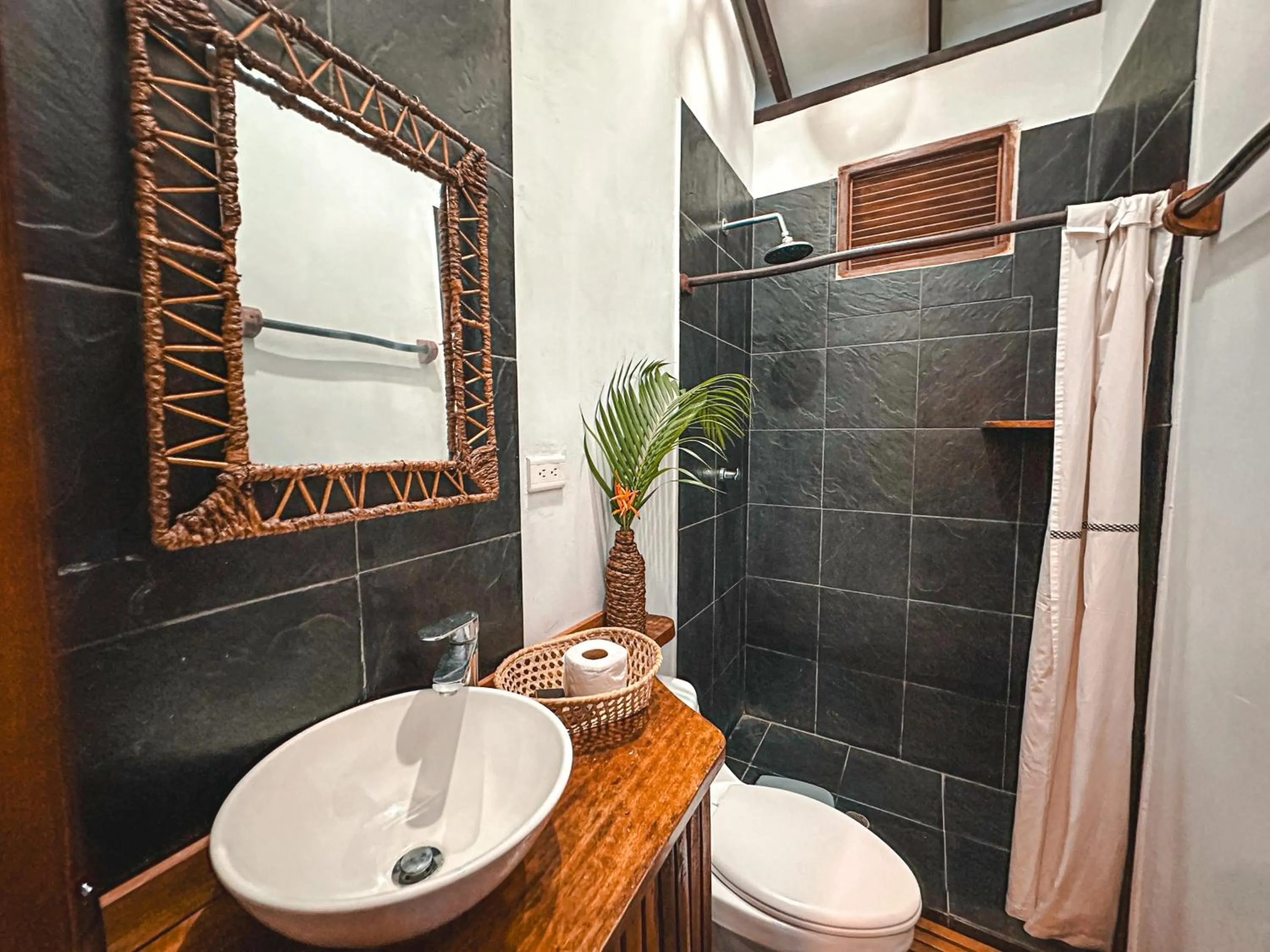 Shower in Villa Eden Palomino