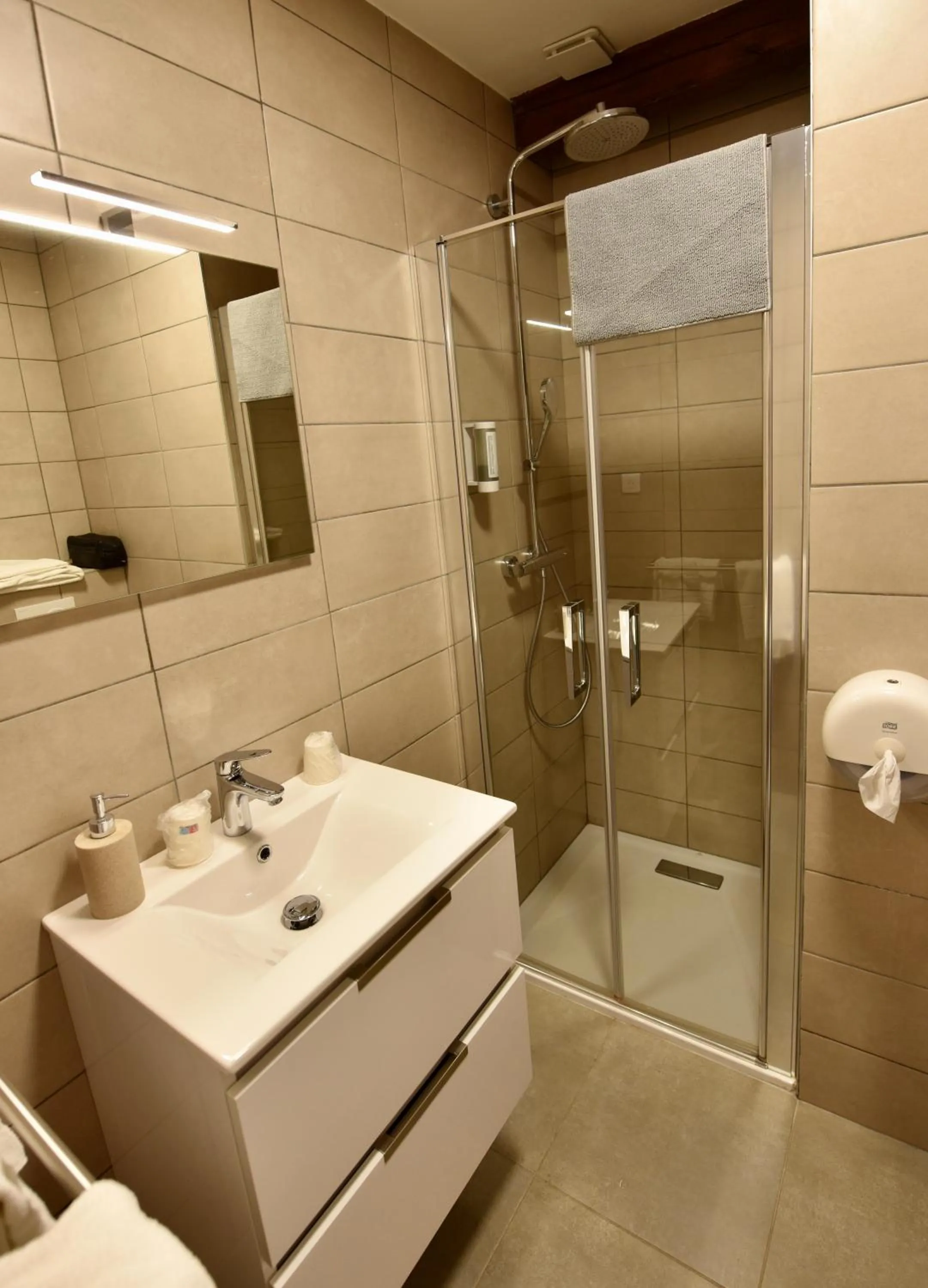 Shower in Le Relais du Château