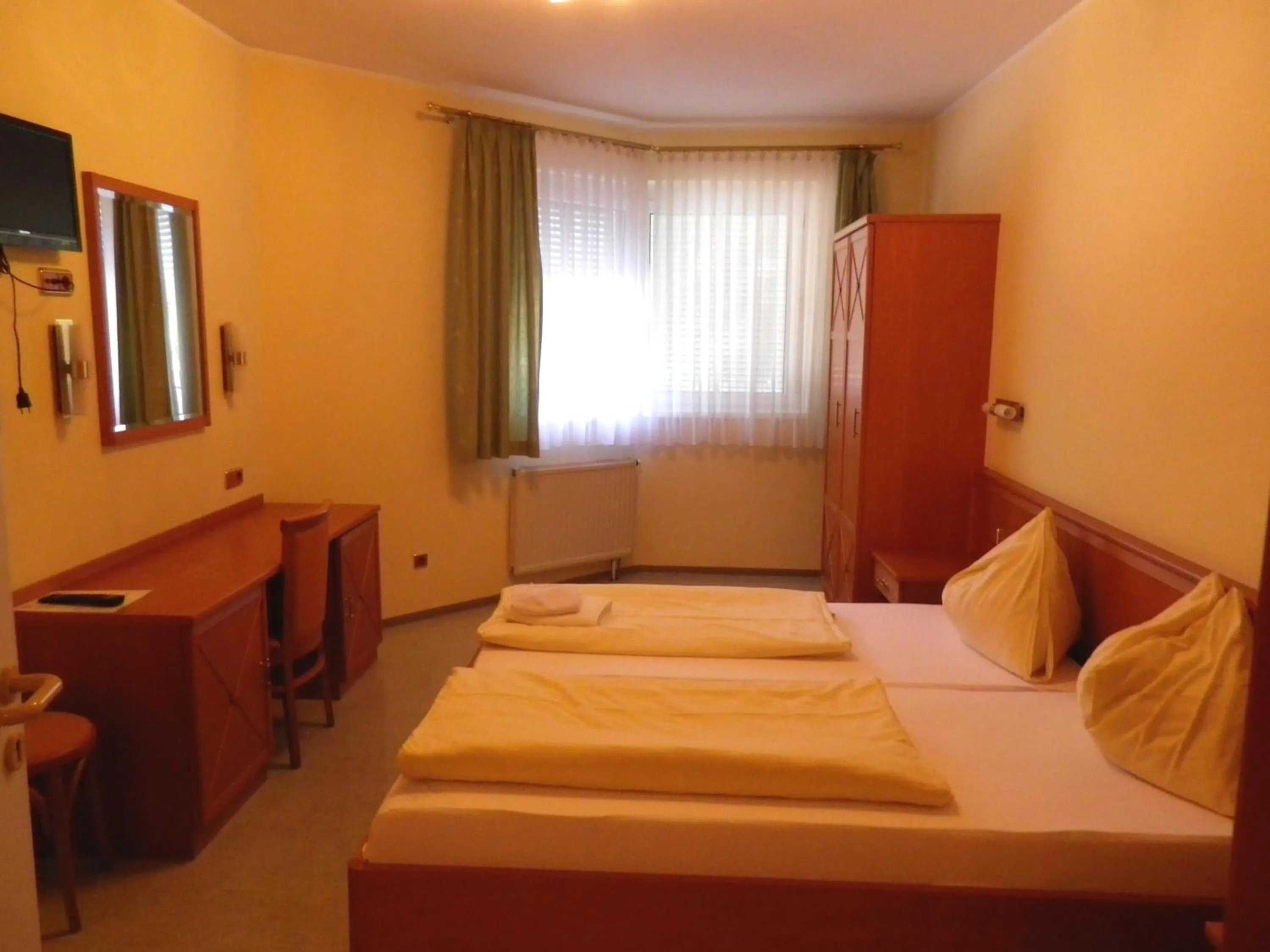 Photo of the whole room, Bed in Jugend- und Familiengästehaus Klagenfurt