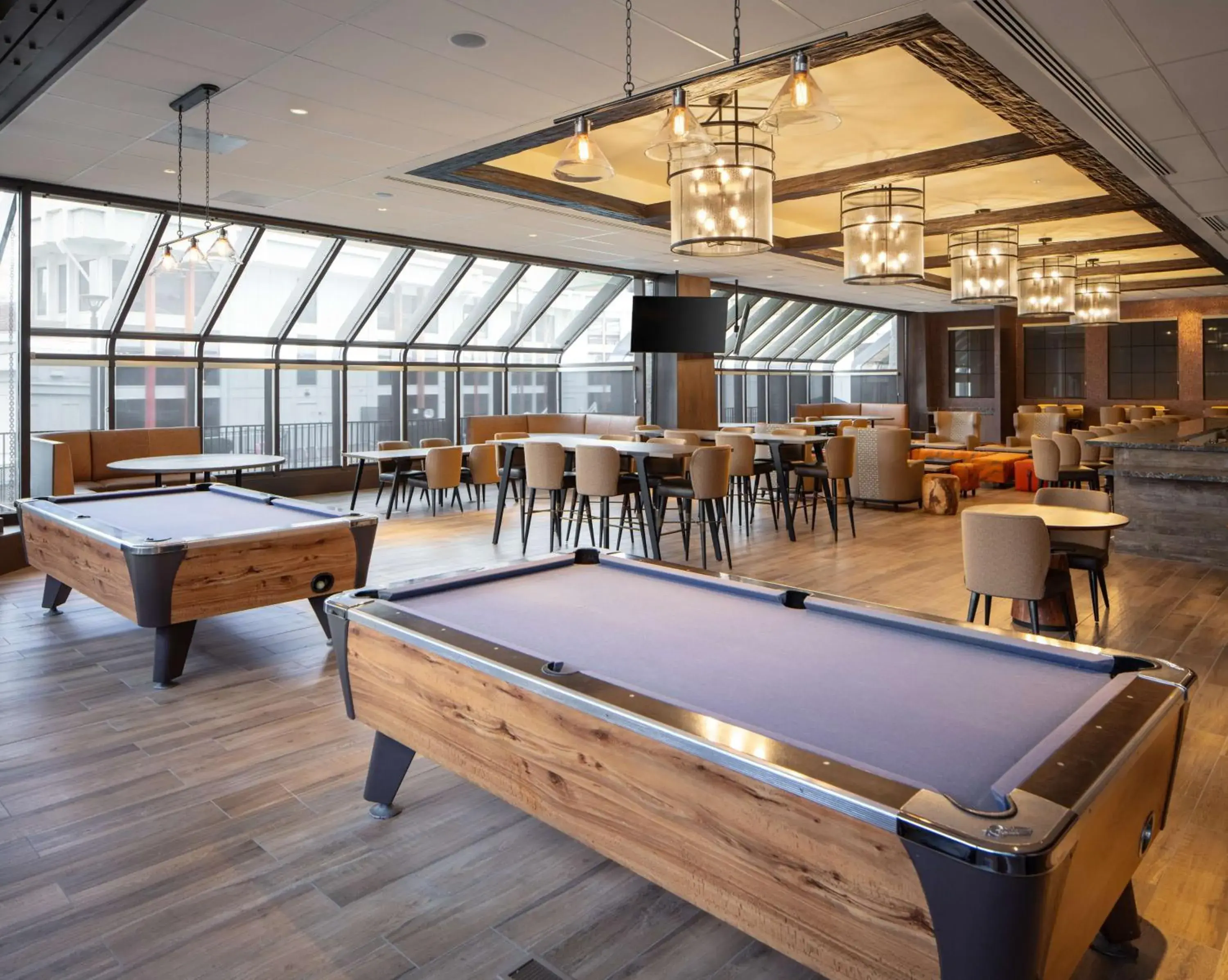 Lounge or bar, Billiards in DoubleTree By Hilton Sacramento