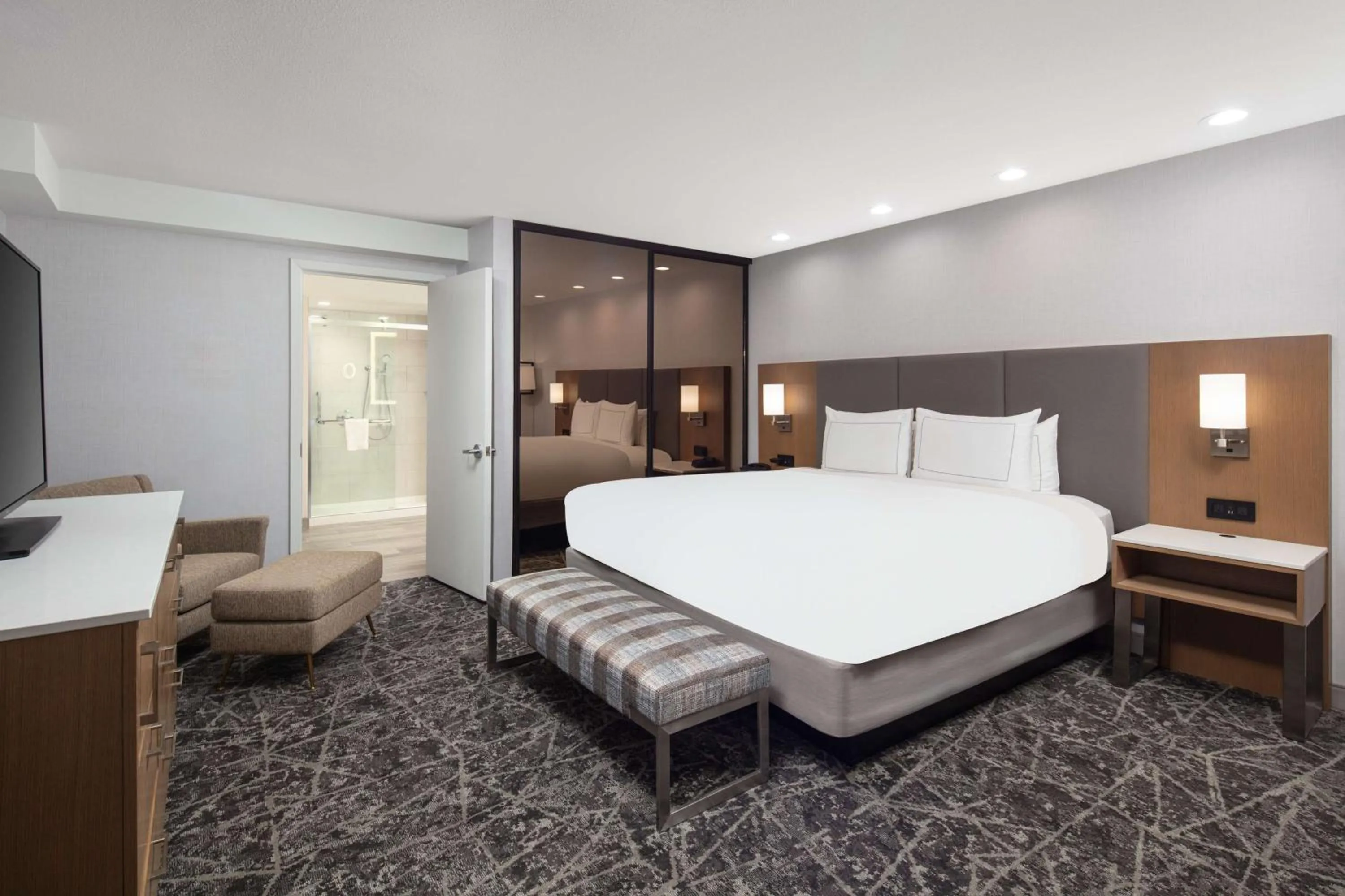 Bedroom, Bed in DoubleTree By Hilton Sacramento
