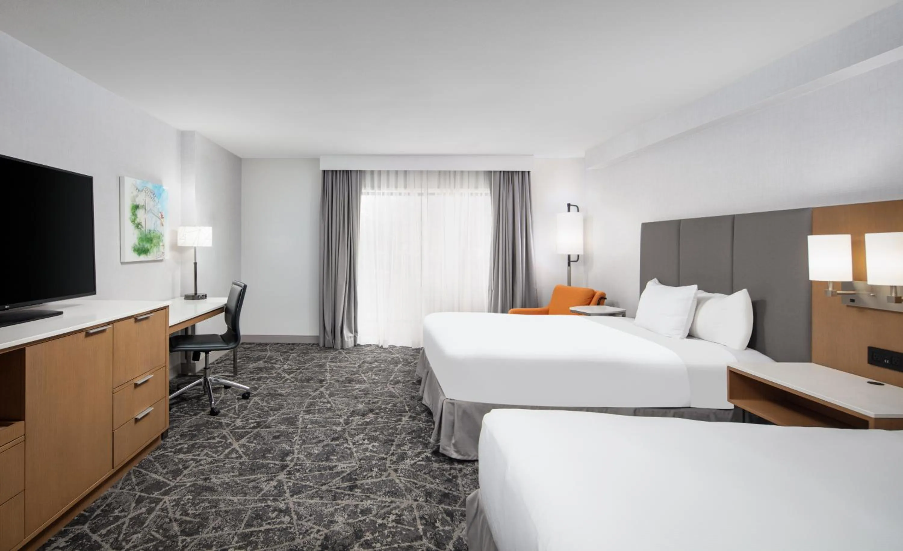 Bed in DoubleTree By Hilton Sacramento