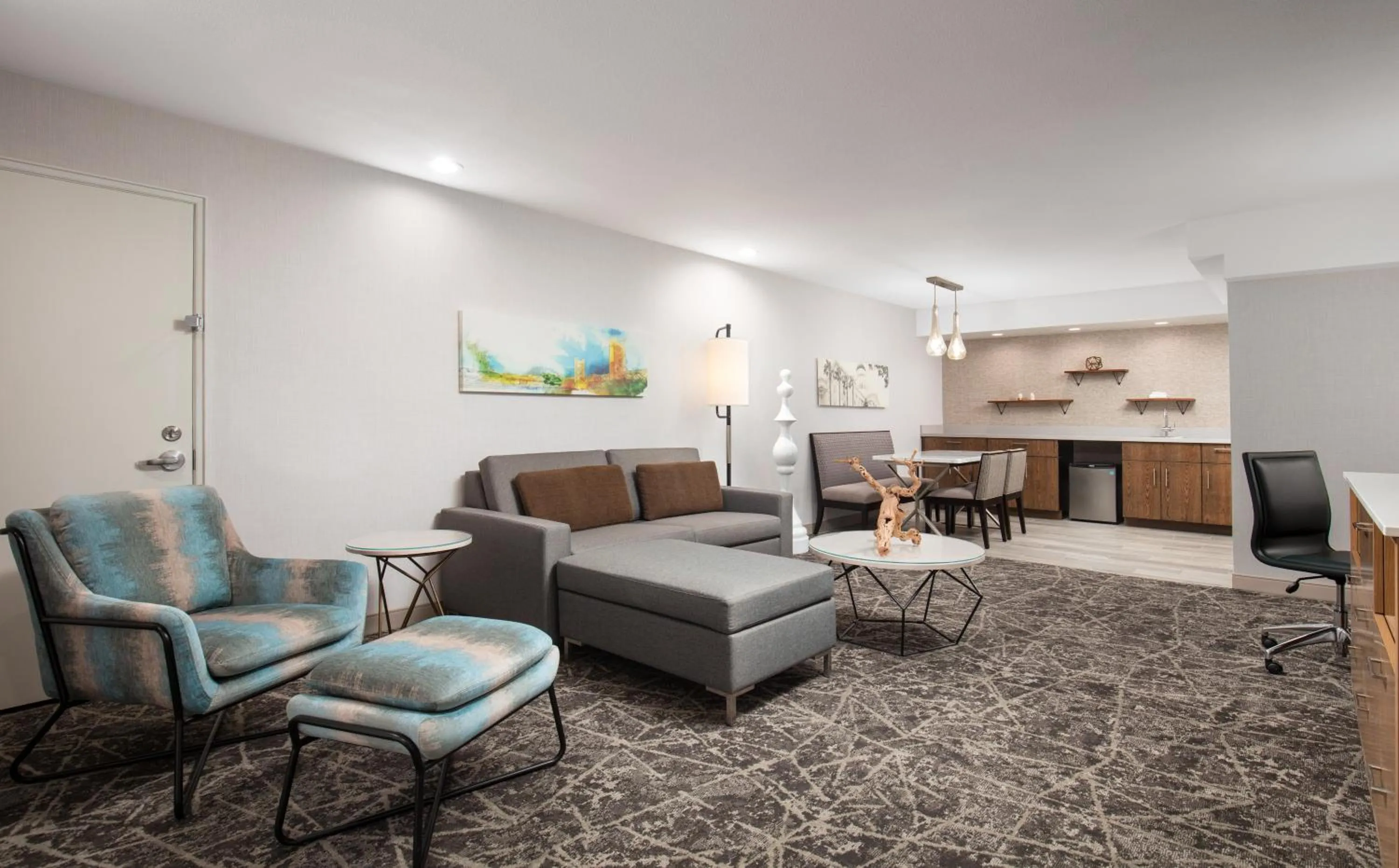 TV and multimedia in DoubleTree By Hilton Sacramento