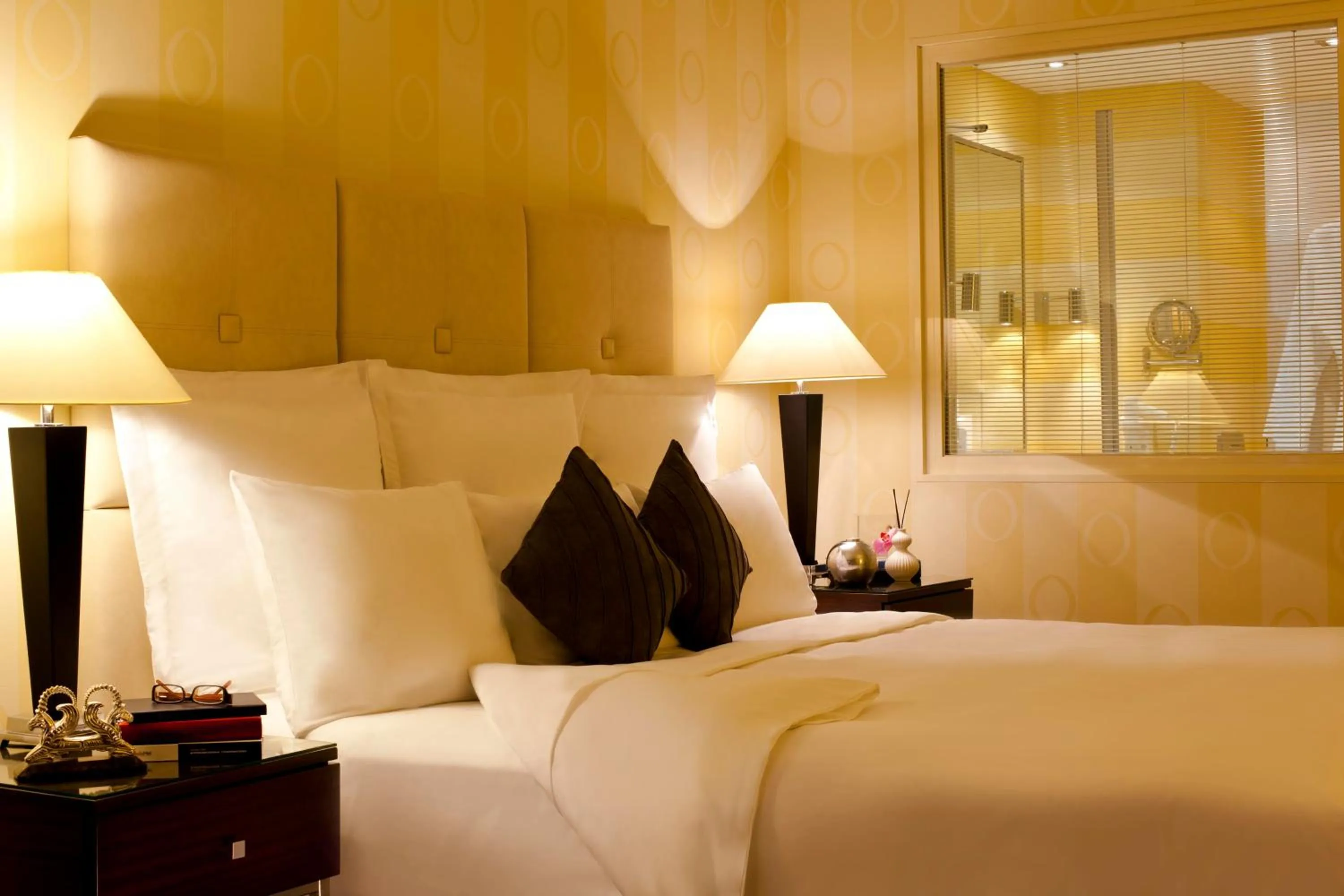 Bedroom, Bed in Renaissance by Crystall