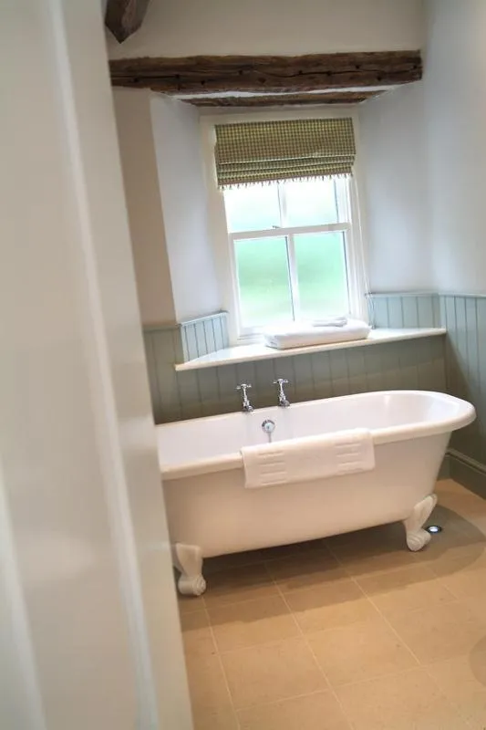 Bathroom in The Punch Bowl Inn