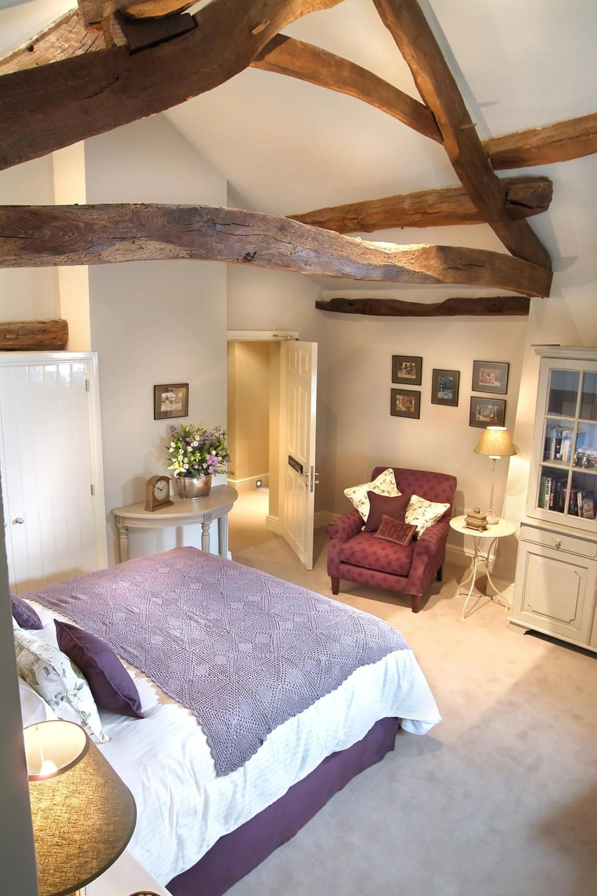 Photo of the whole room, Bed in The Punch Bowl Inn