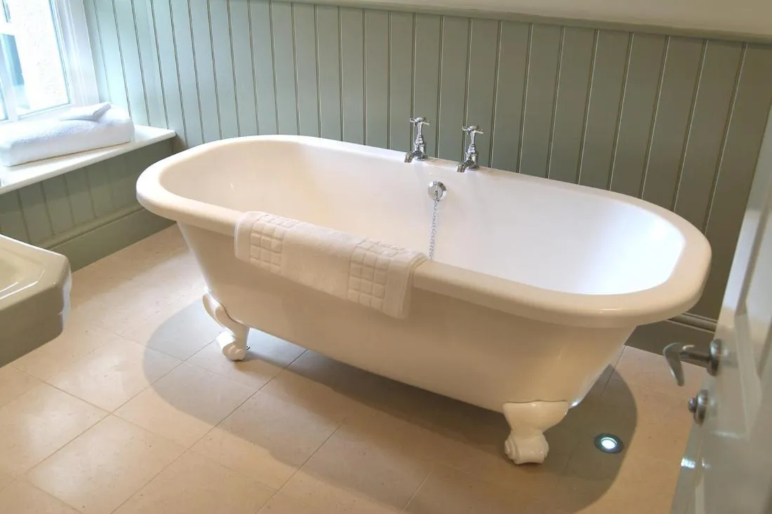 Bathroom in The Punch Bowl Inn