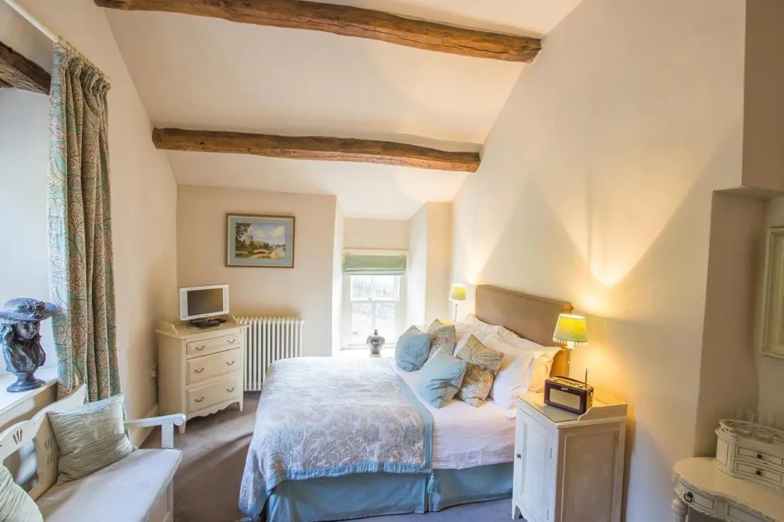 Photo of the whole room, Bed in The Punch Bowl Inn