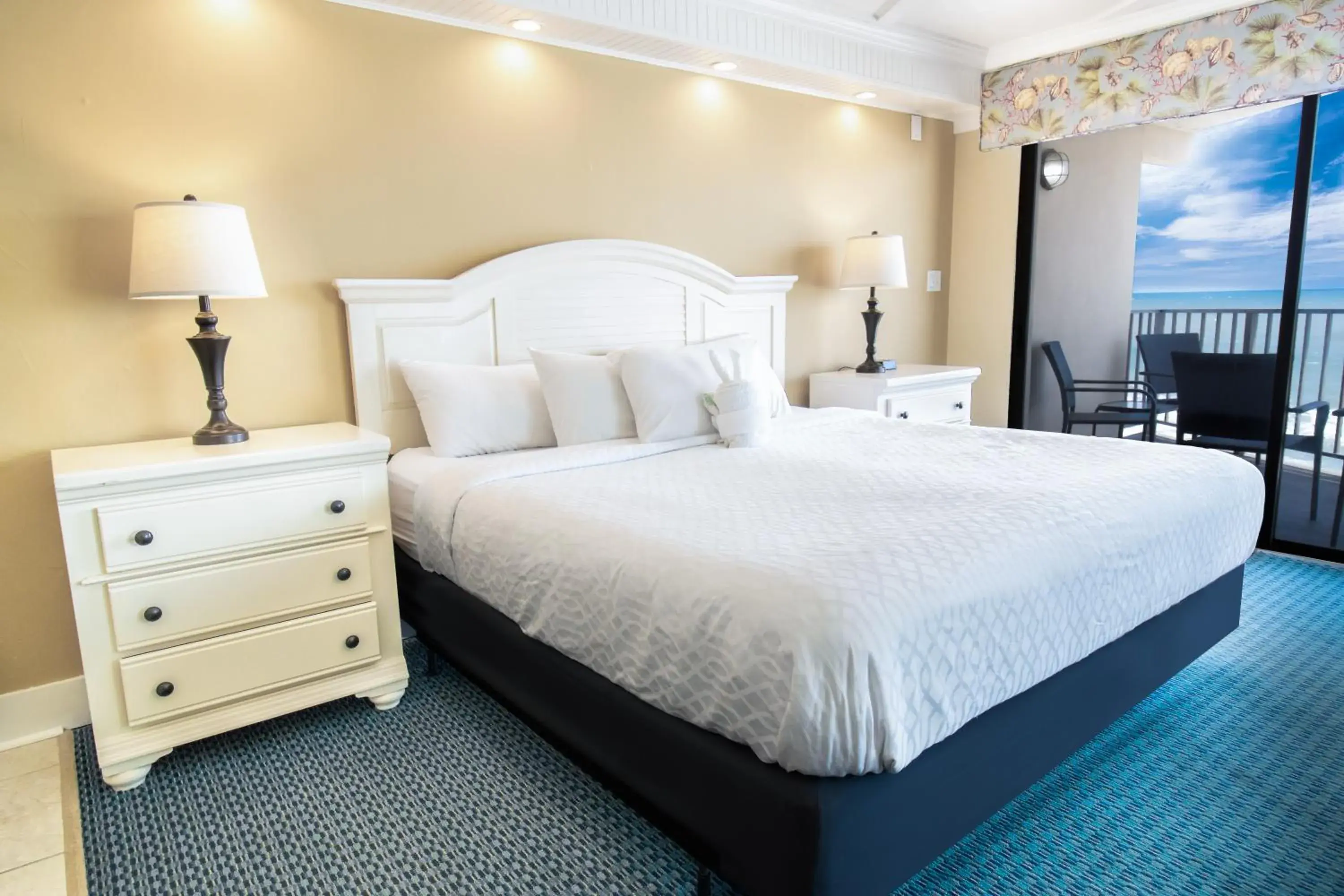 Bed in Oceanfront Litchfield Inn Bed in Oceanfront Litchfield Inn