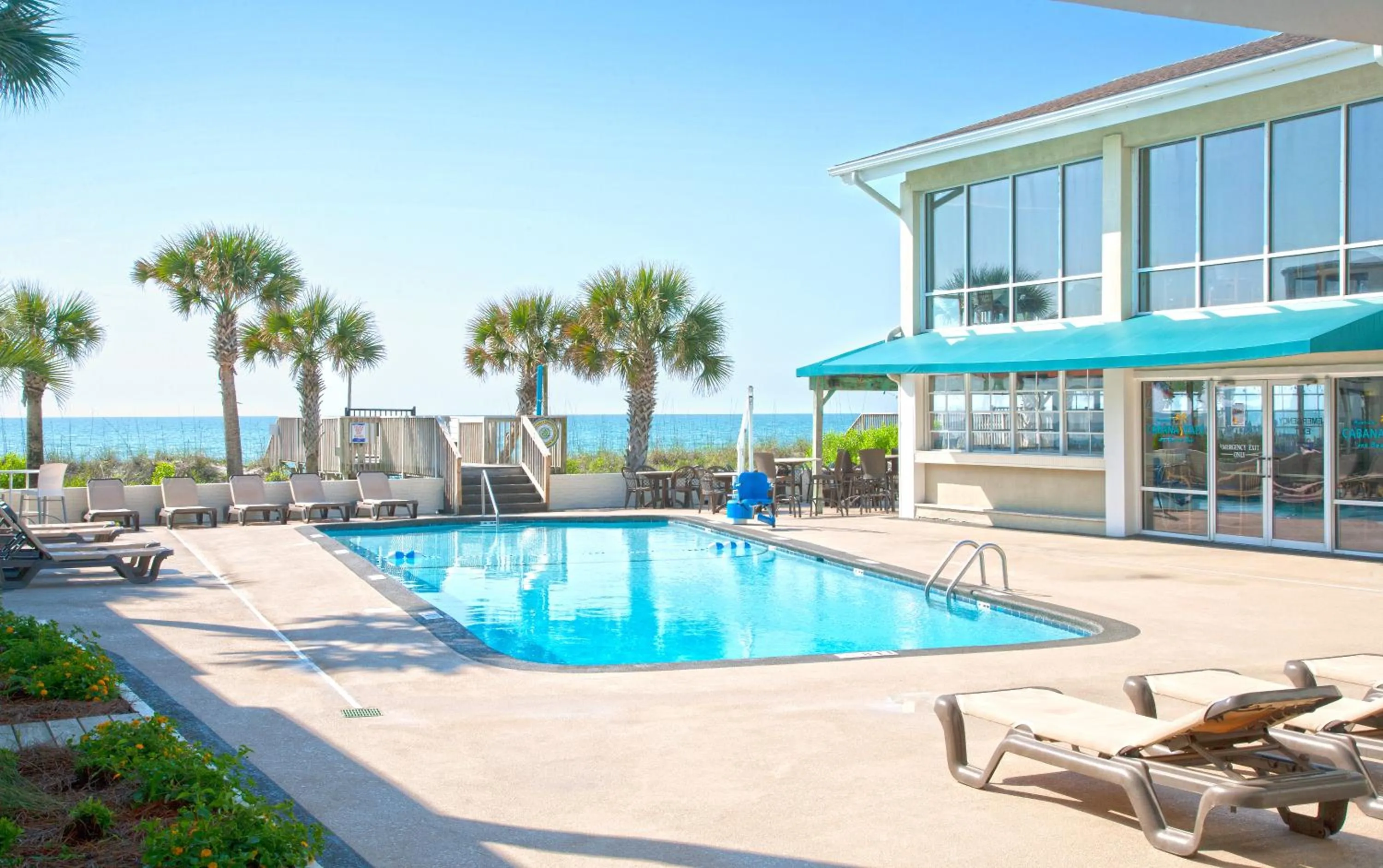 Swimming pool in Oceanfront Litchfield Inn