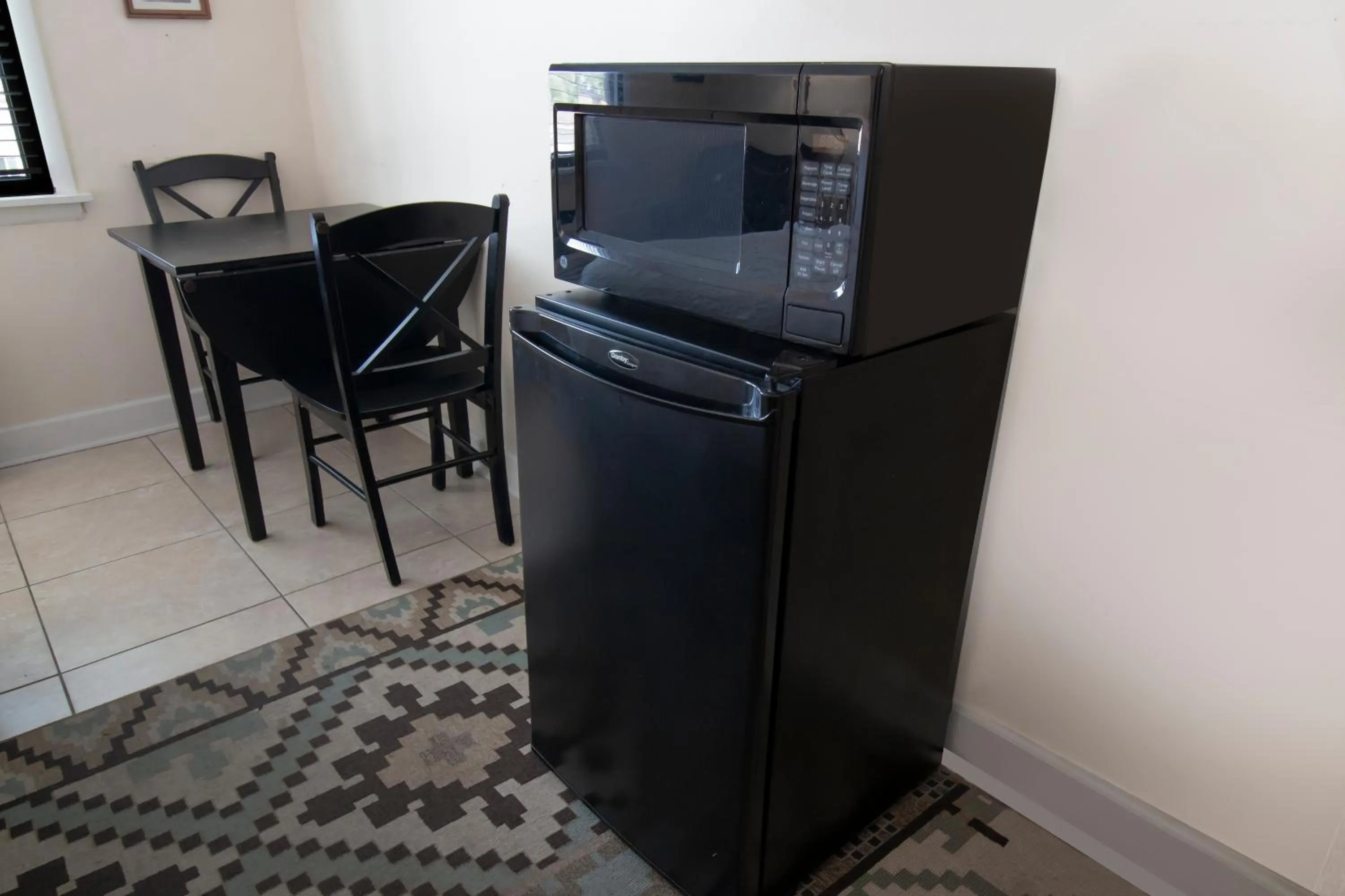 Seating area in Oceanfront Litchfield Inn