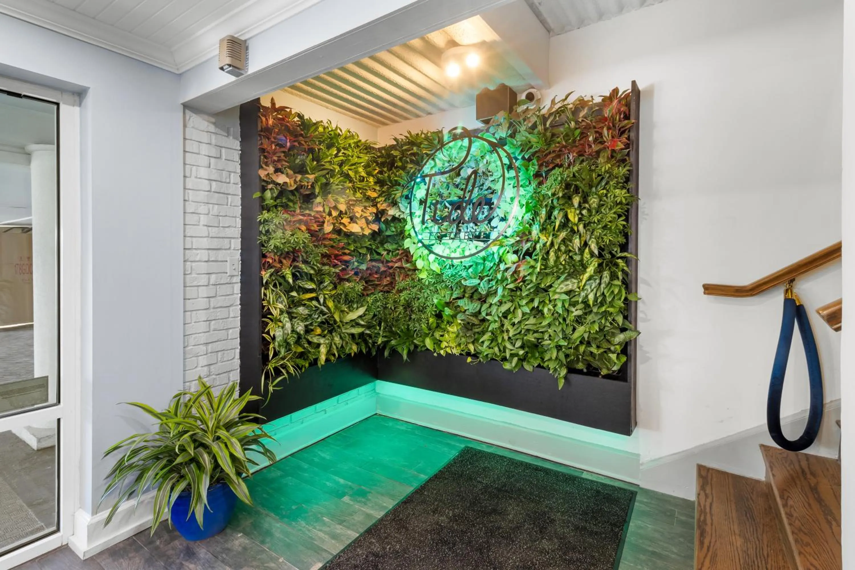 Restaurant/places to eat in Oceanfront Litchfield Inn