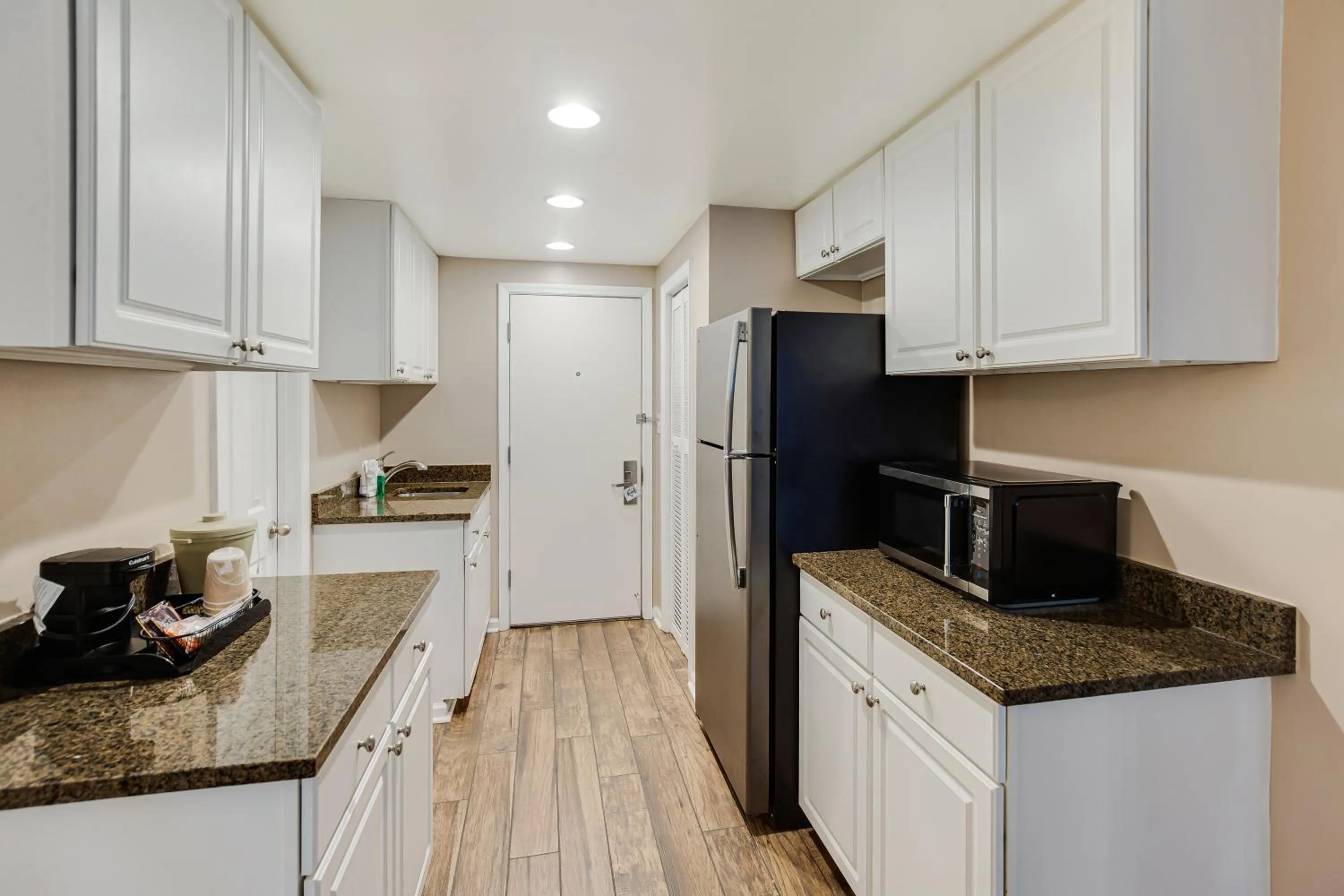 Coffee/tea facilities in Oceanfront Litchfield Inn