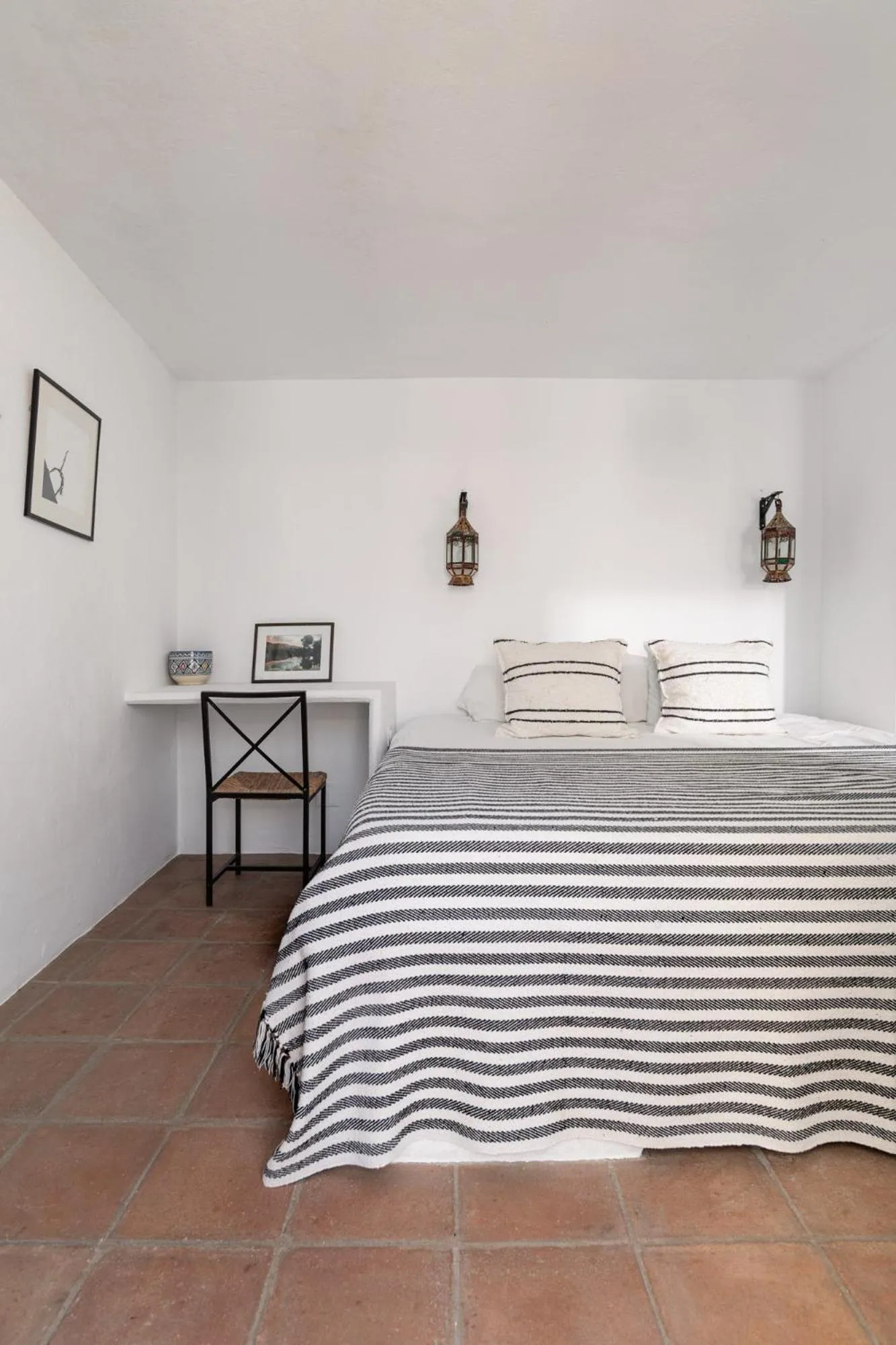 Photo of the whole room, Bed in Eole Tarifa Rooms