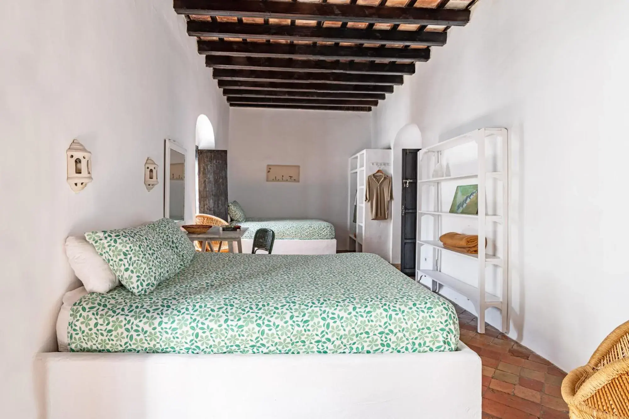 Quadruple Room with Private External Bathroom SR2 in Eole Tarifa Rooms Quadruple Room with Private External Bathroom SR2 in Eole Tarifa Rooms