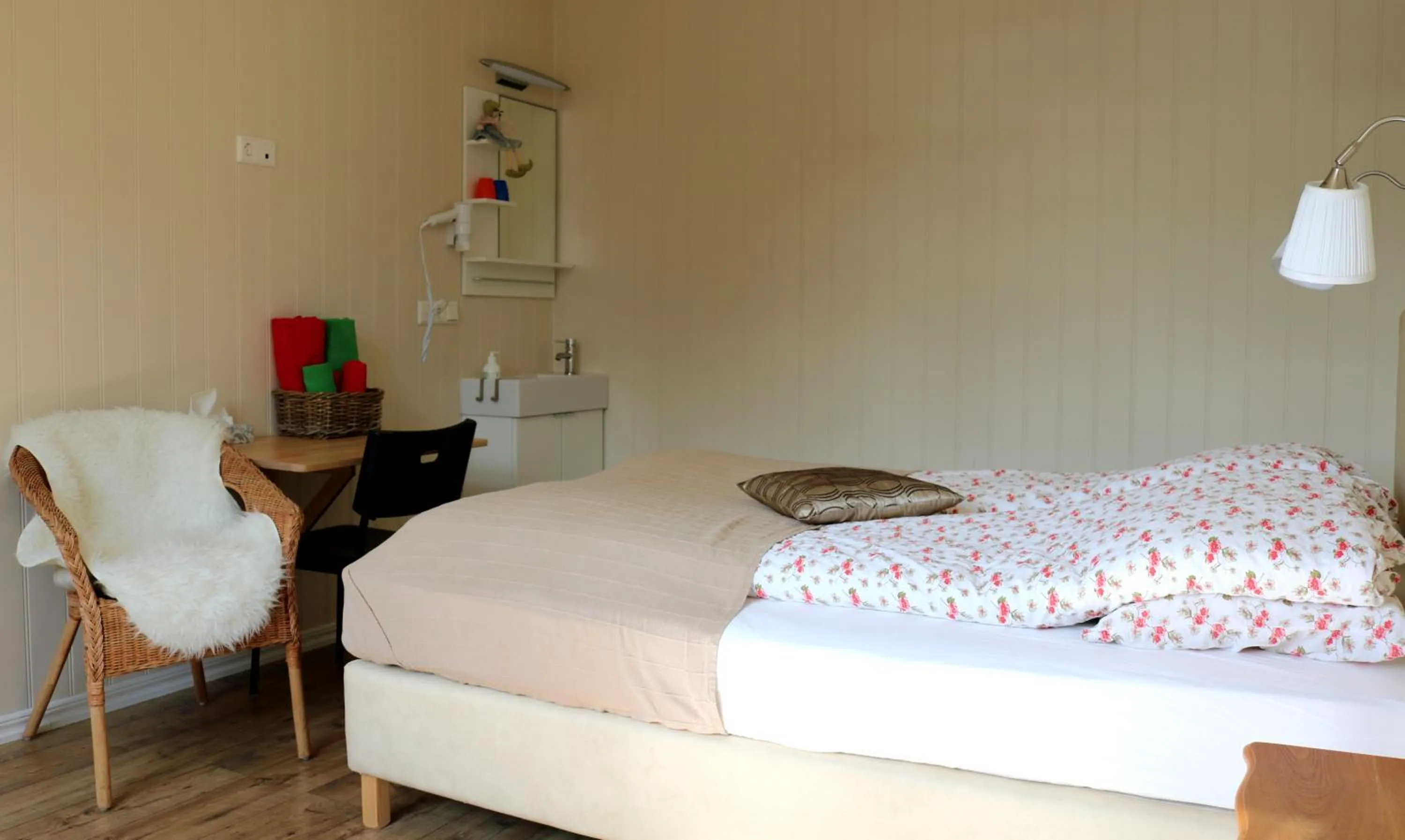 Photo of the whole room, Bed in Sólheimahjáleiga Guesthouse