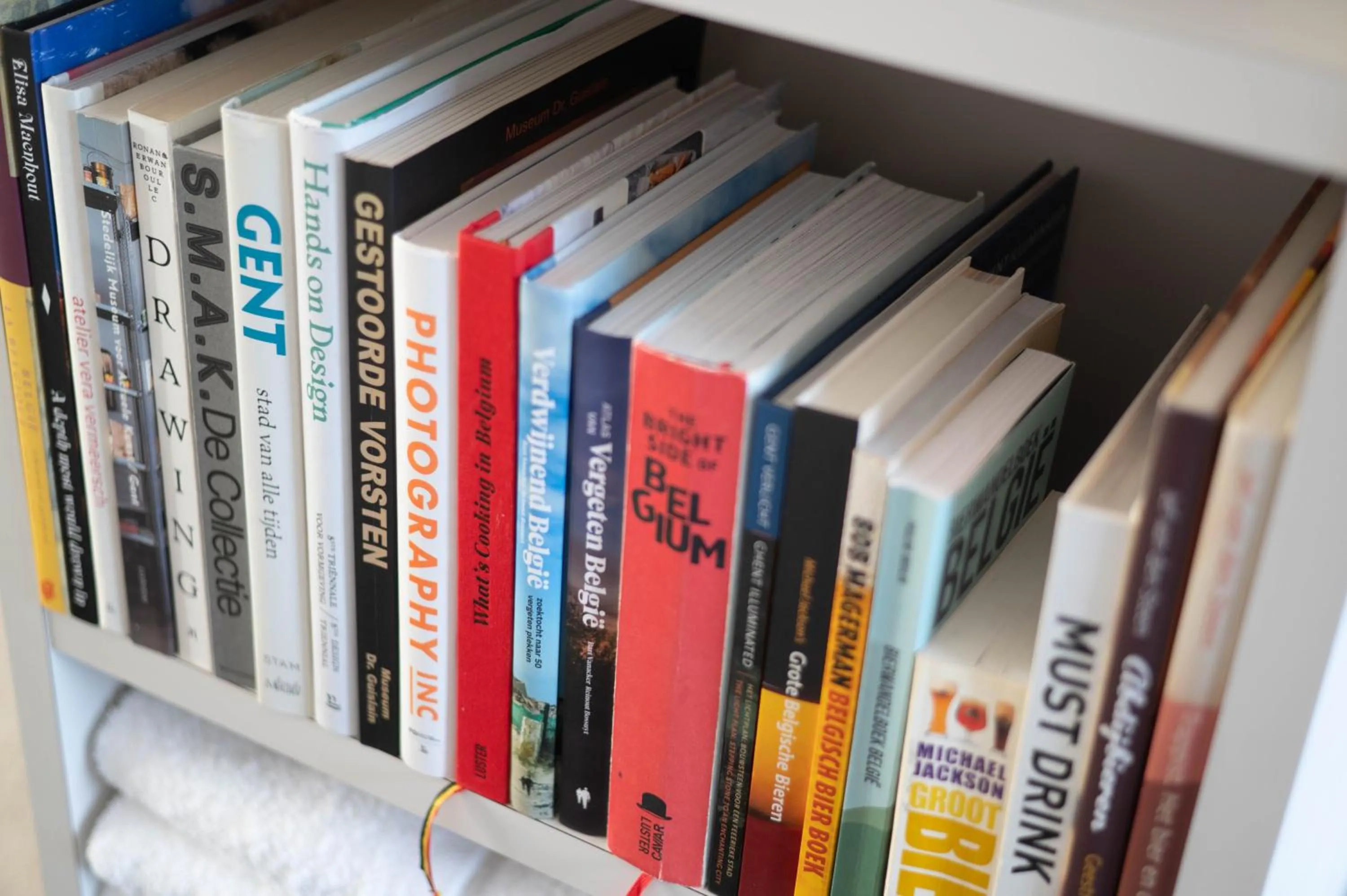 Library in Designflats Gent