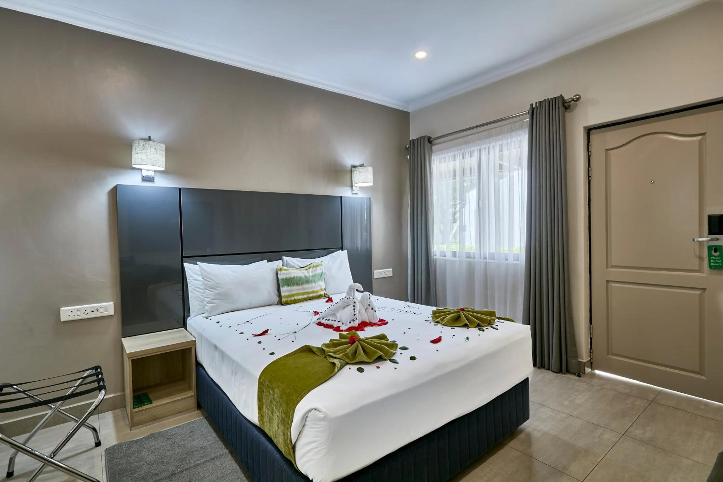 Bedroom, Bed in Travelodge Kasane