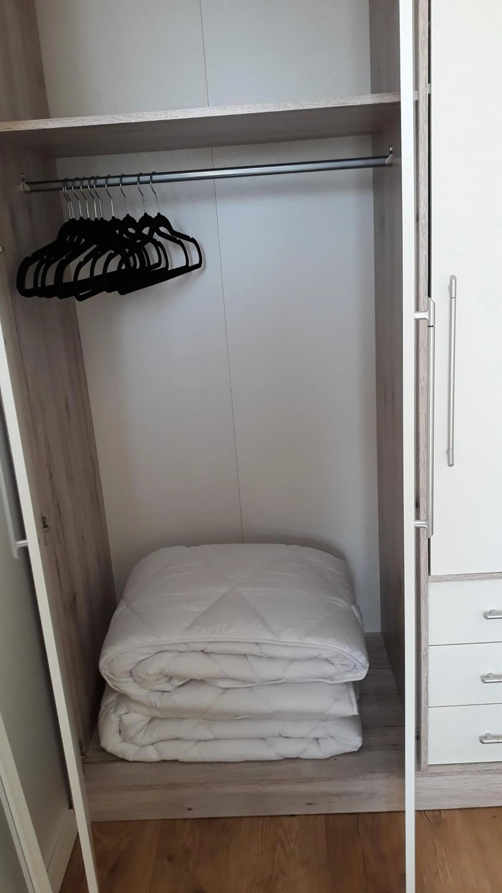 wardrobe, Bed in Hotel39