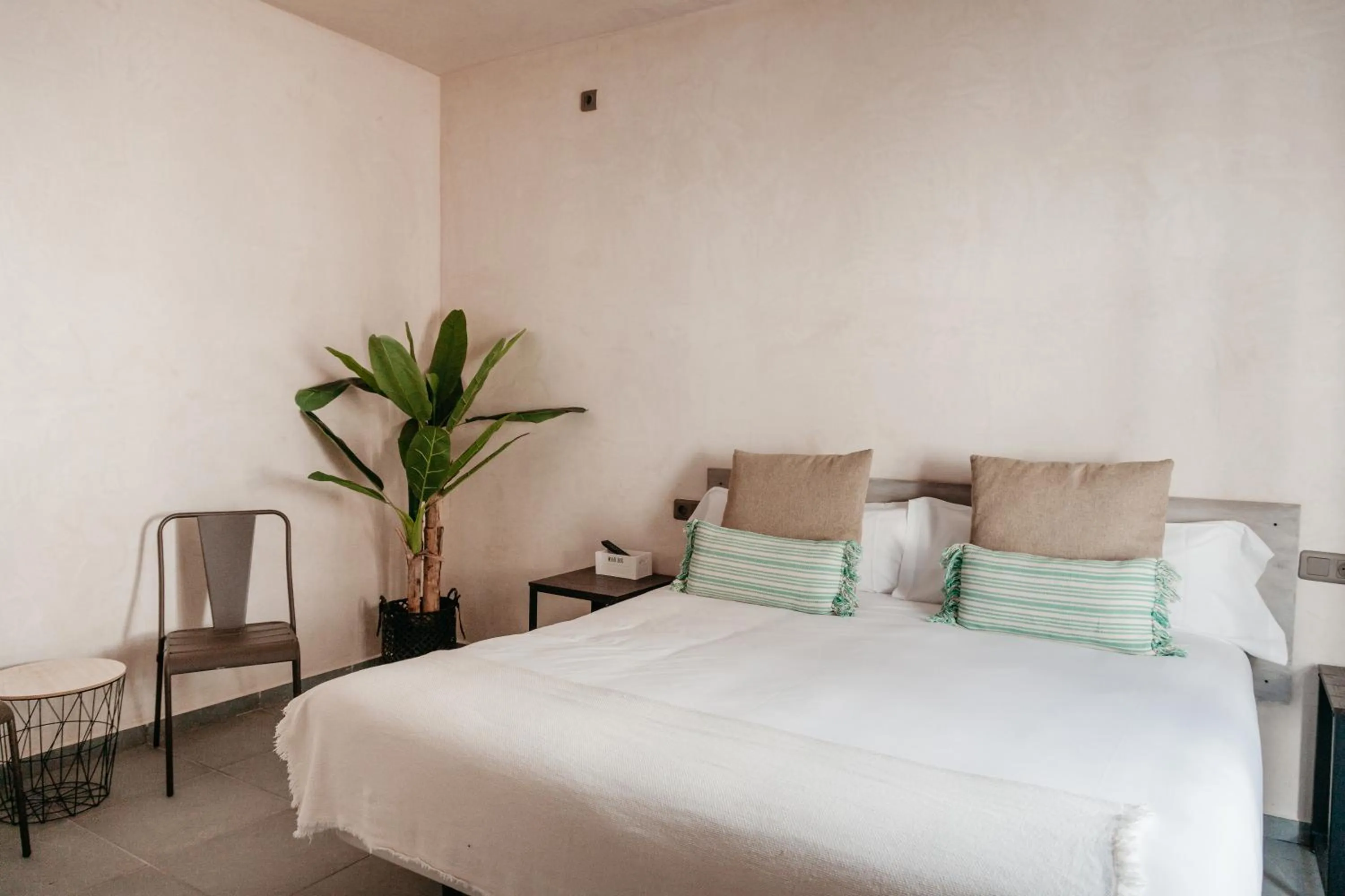 Photo of the whole room, Bed in ASTUTO Boutique Jerez - Adults Only