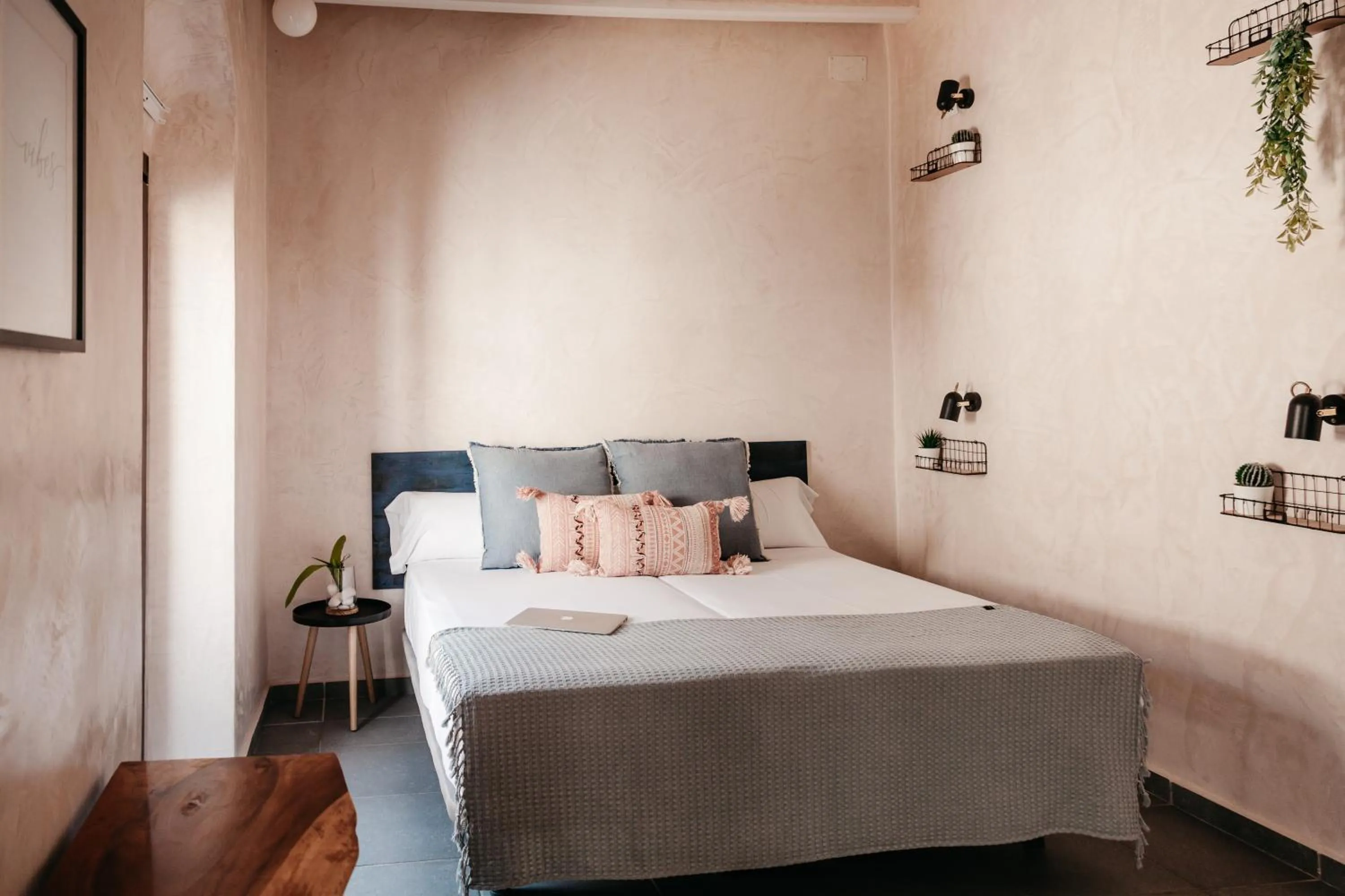 Photo of the whole room, Bed in ASTUTO Boutique Jerez - Adults Only