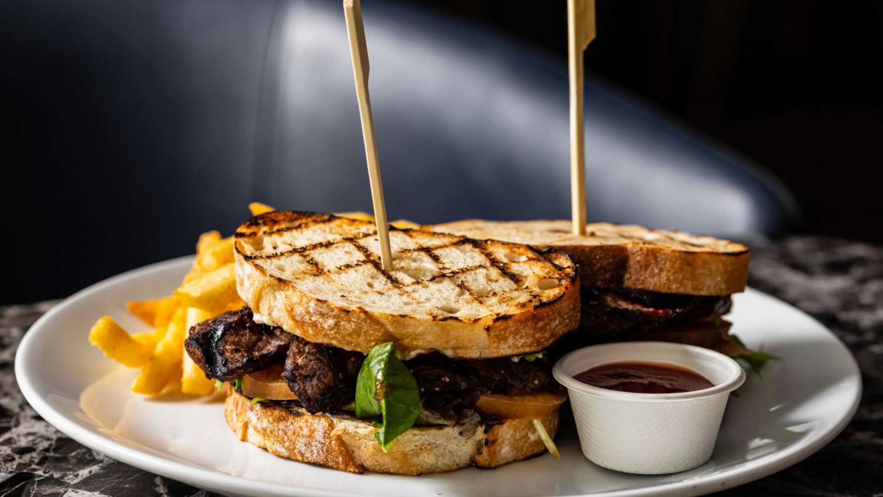 Restaurant/places to eat in Holiday Inn Sydney Potts Point