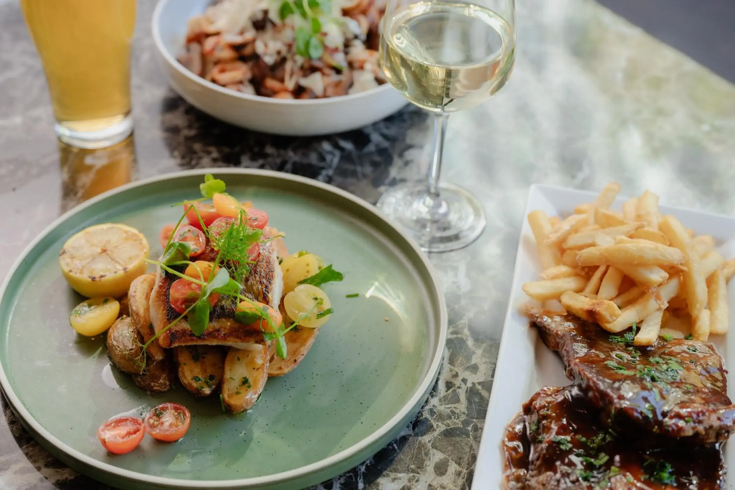 Restaurant/places to eat in Holiday Inn Sydney Potts Point Restaurant/places to eat in Holiday Inn Sydney Potts Point