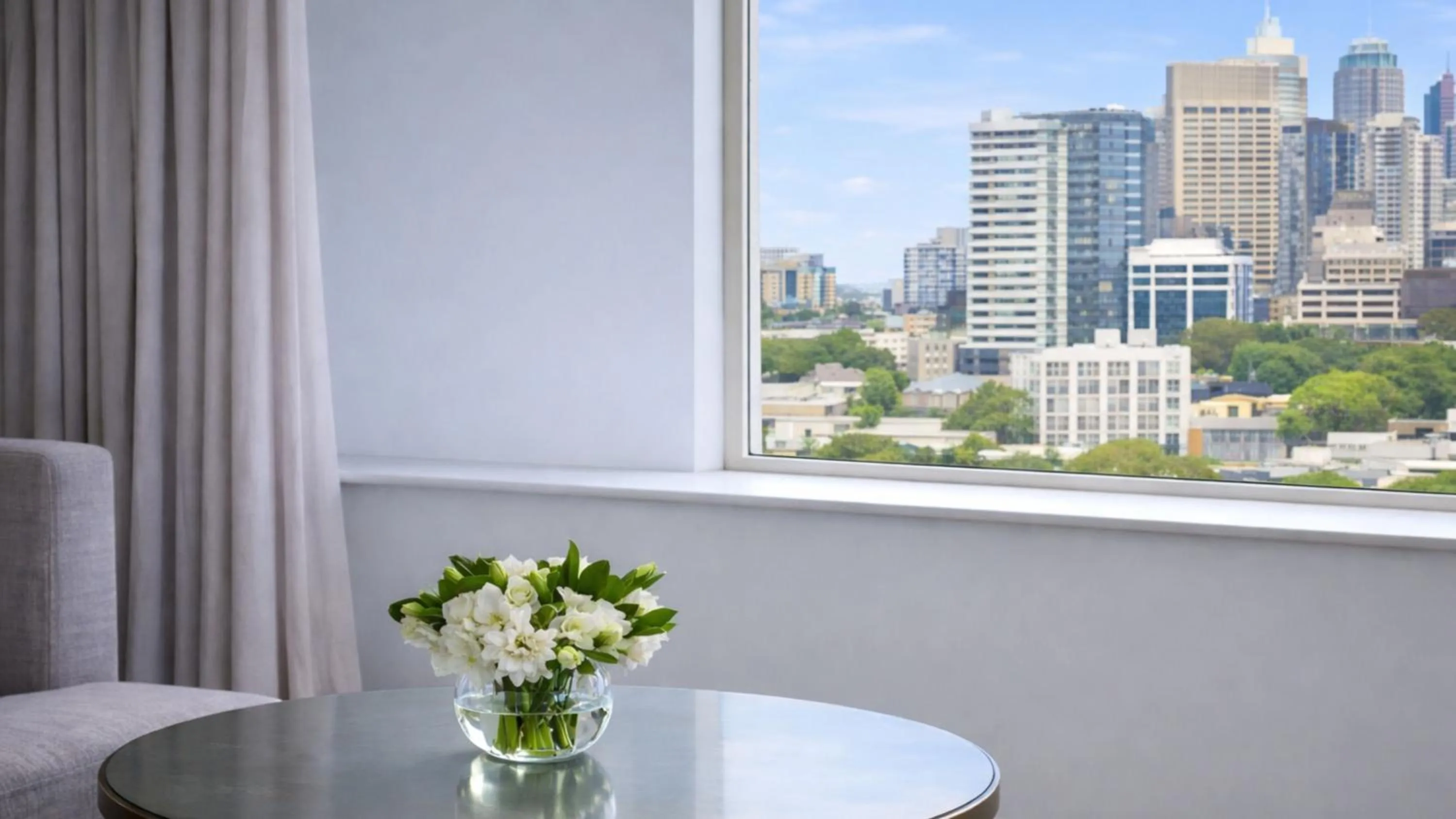 Photo of the whole room in Holiday Inn Sydney Potts Point