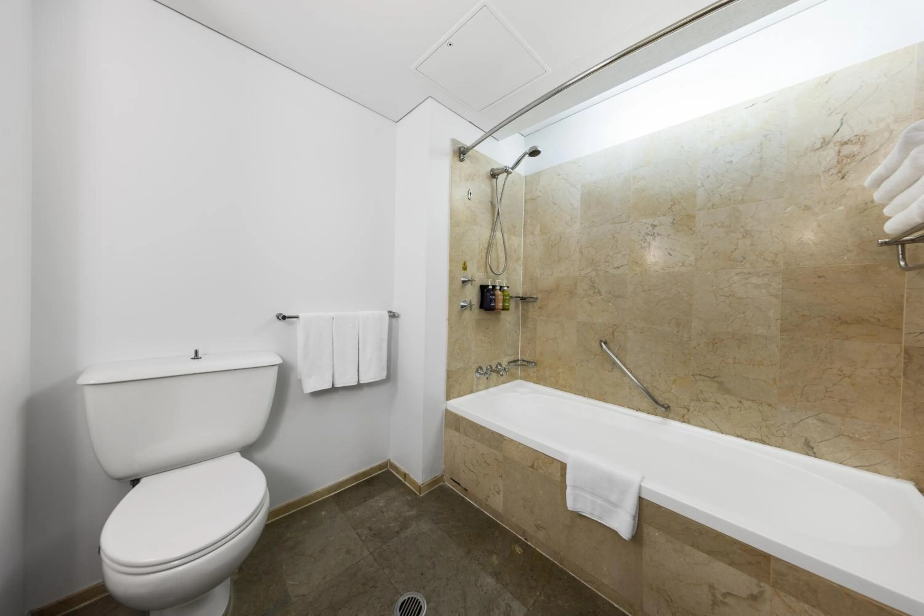 Bathroom in Holiday Inn Sydney Potts Point