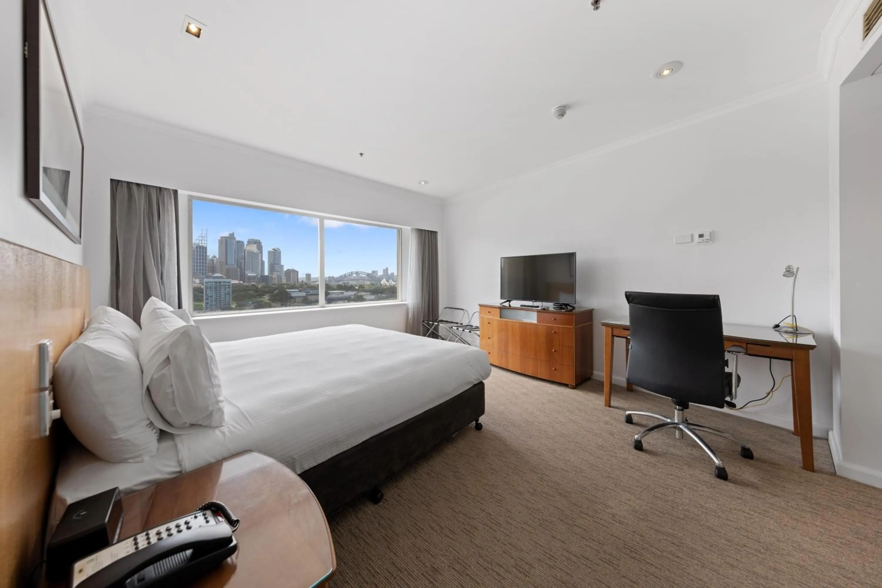 Bedroom, Bed in Holiday Inn Sydney Potts Point