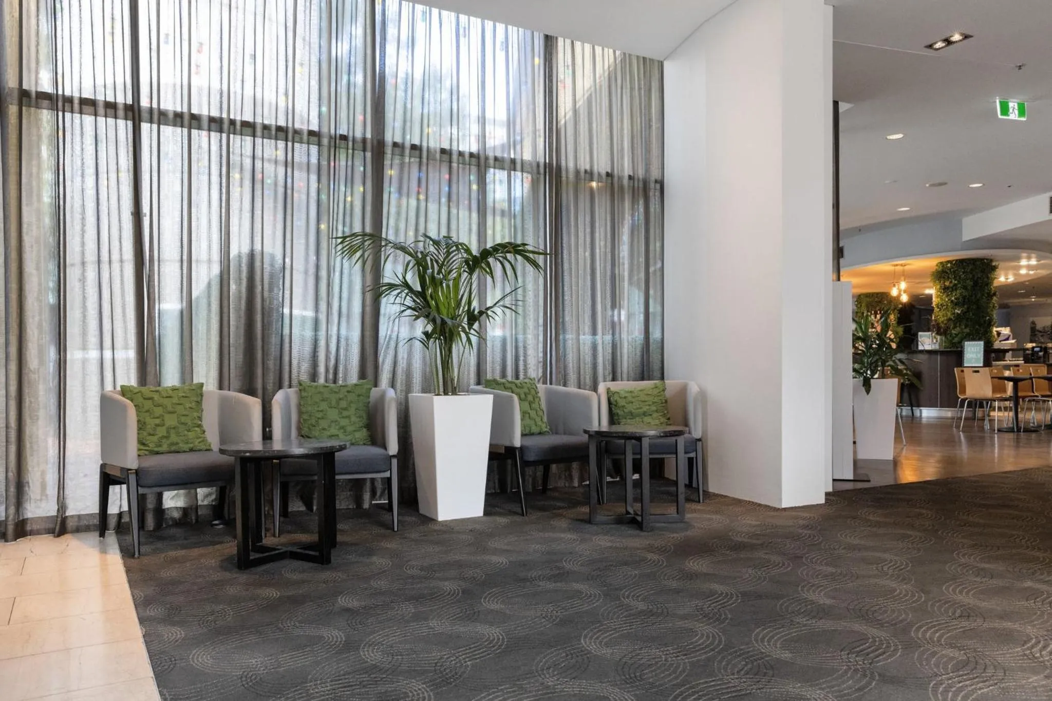 Property building in Holiday Inn Sydney Potts Point