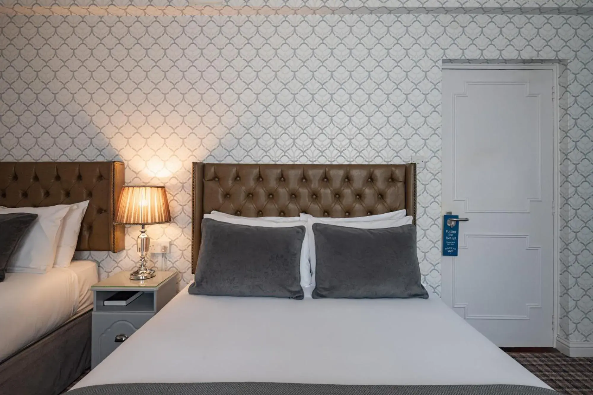 Twin Room in Dooly's Hotel Twin Room in Dooly's Hotel