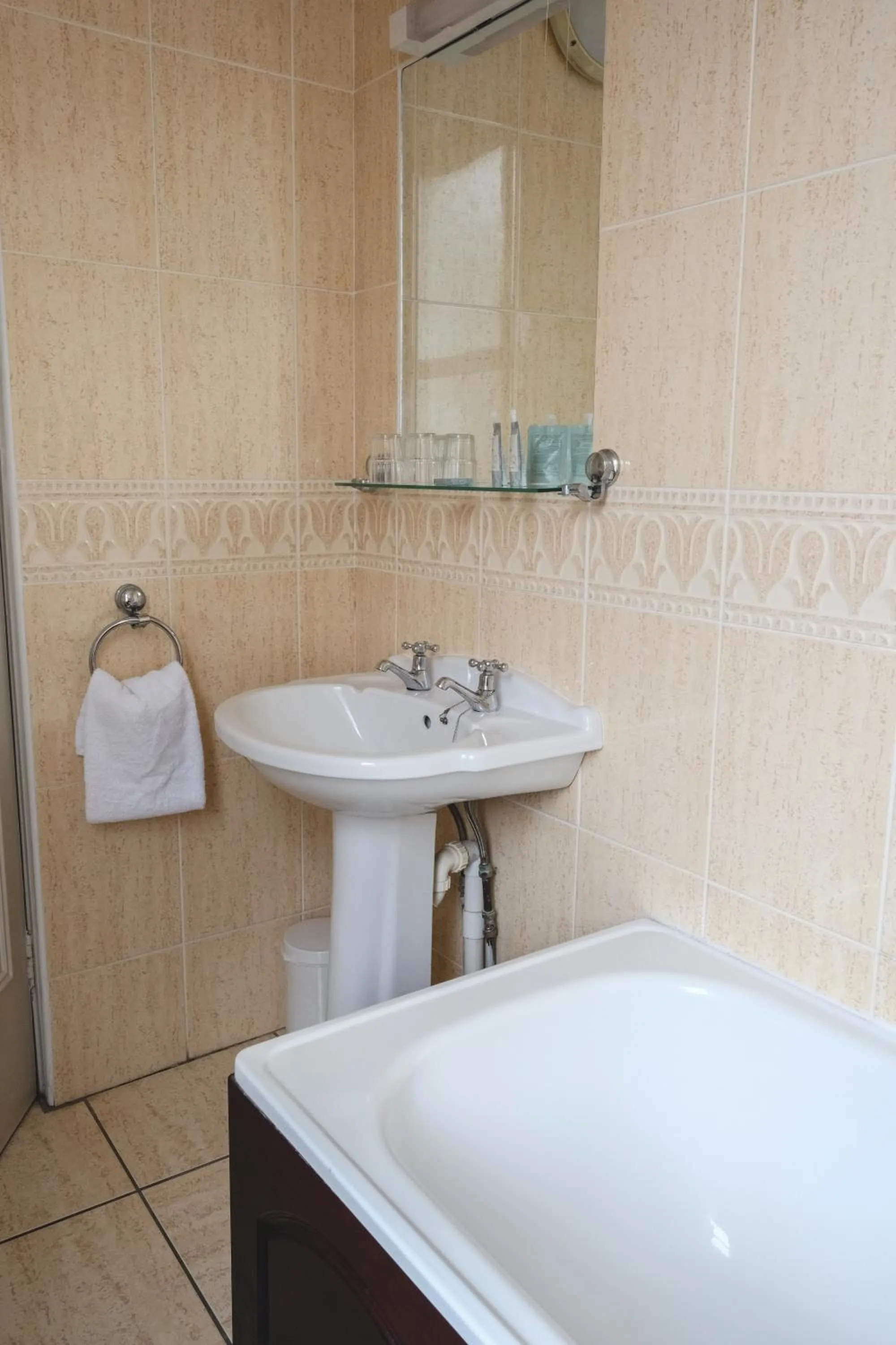 Bathroom in Dooly's Hotel