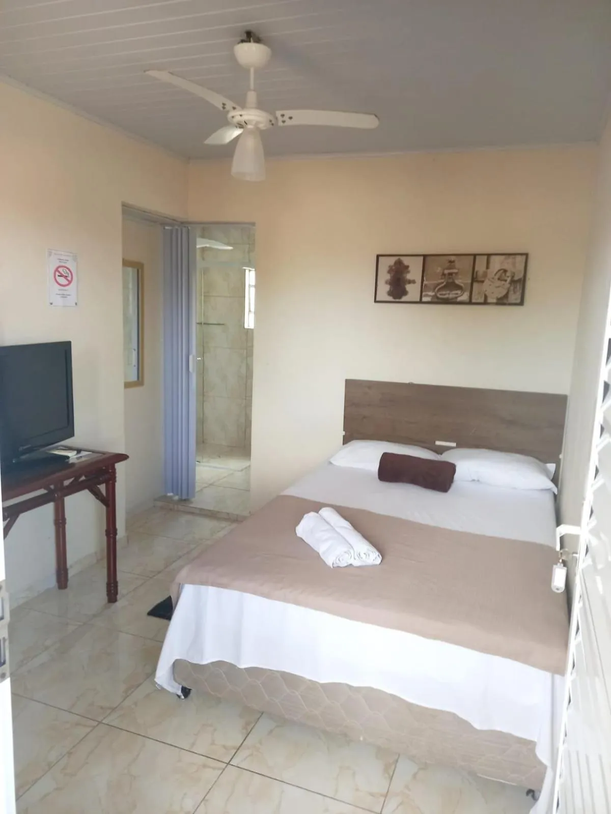 Photo of the whole room in Pousada Zambeze