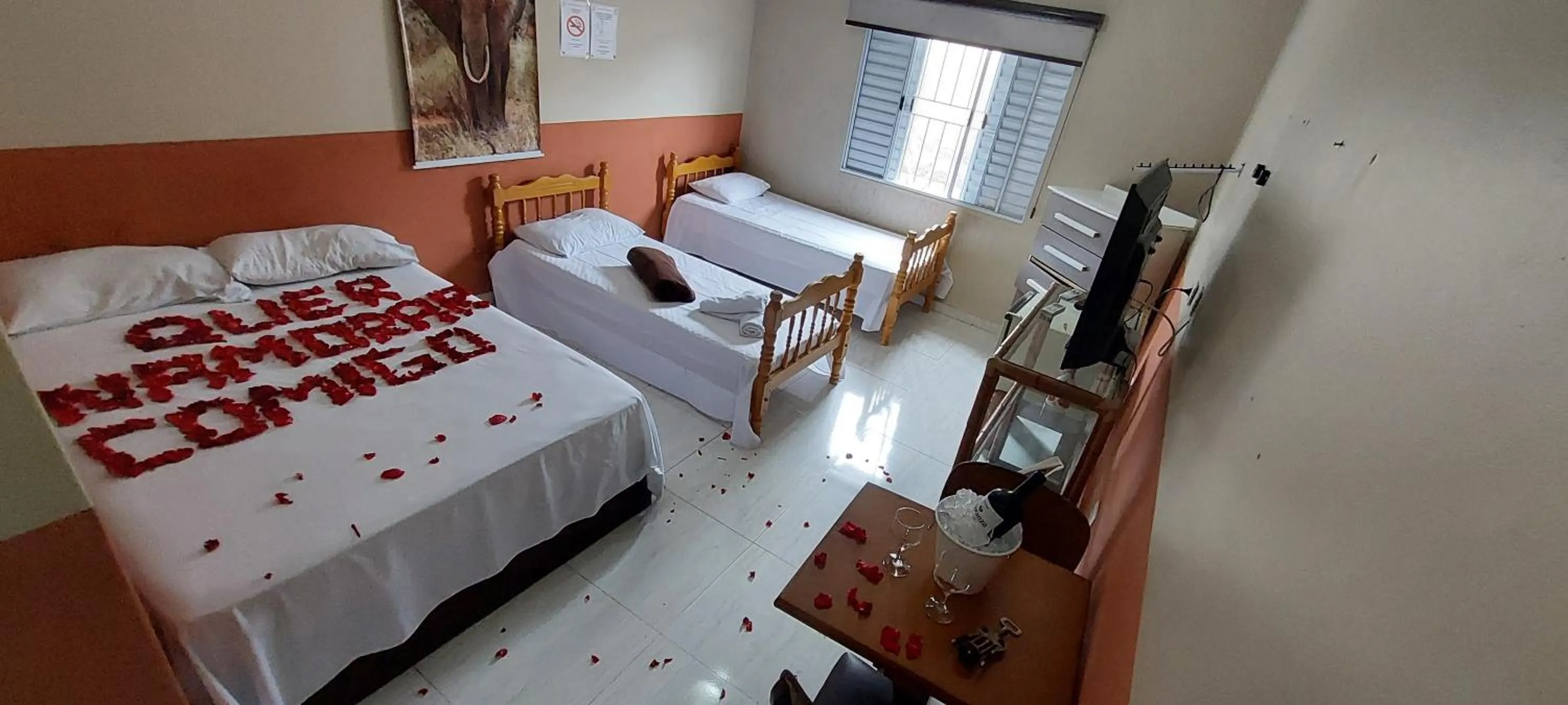 Bed in Pousada Zambeze