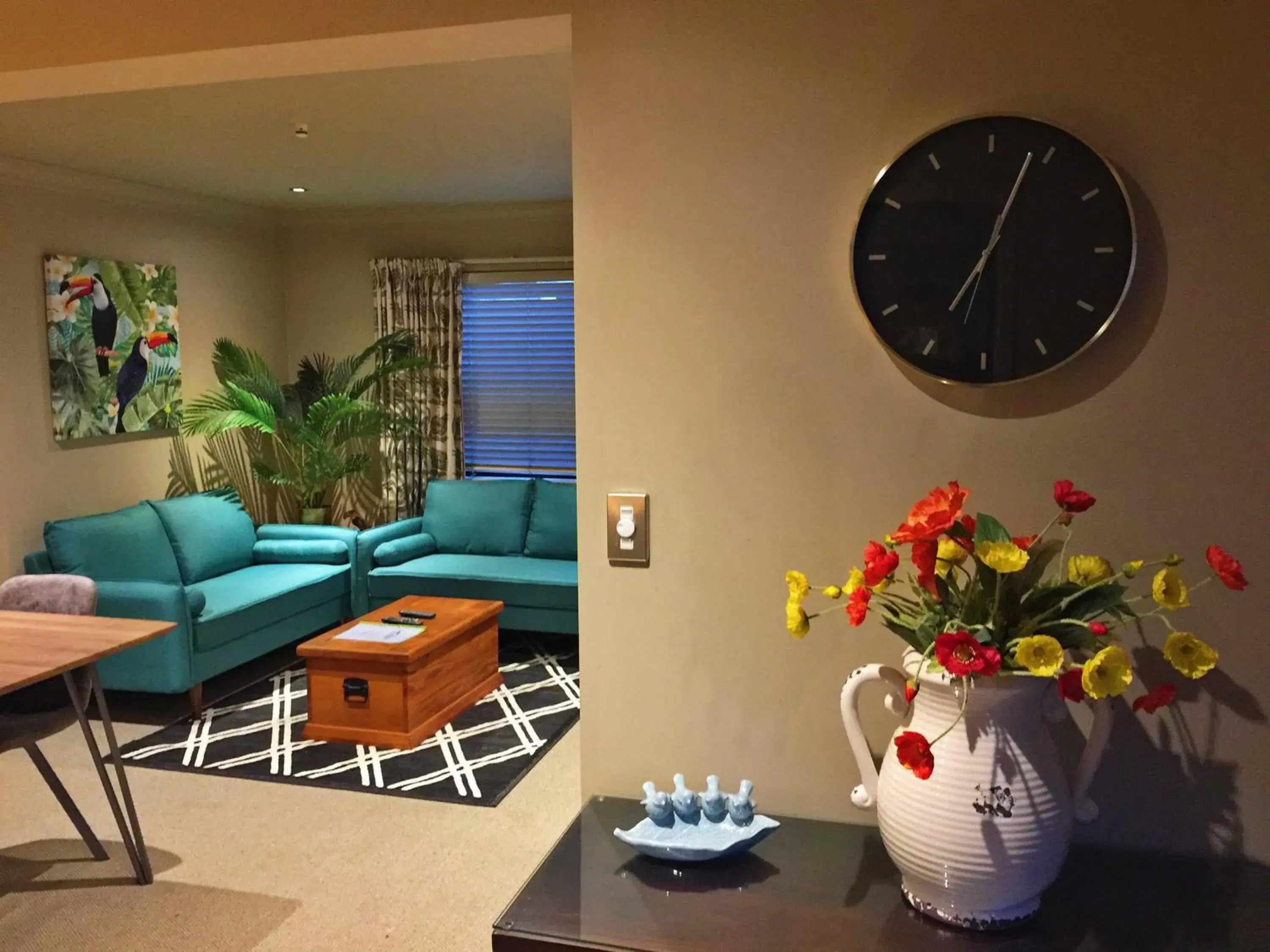 Elegant Two Bedroom Apartment with Courtyard - Ground Floor in Pukaki Holiday Apartments Elegant Two Bedroom Apartment with Courtyard - Ground Floor in Pukaki Holiday Apartments