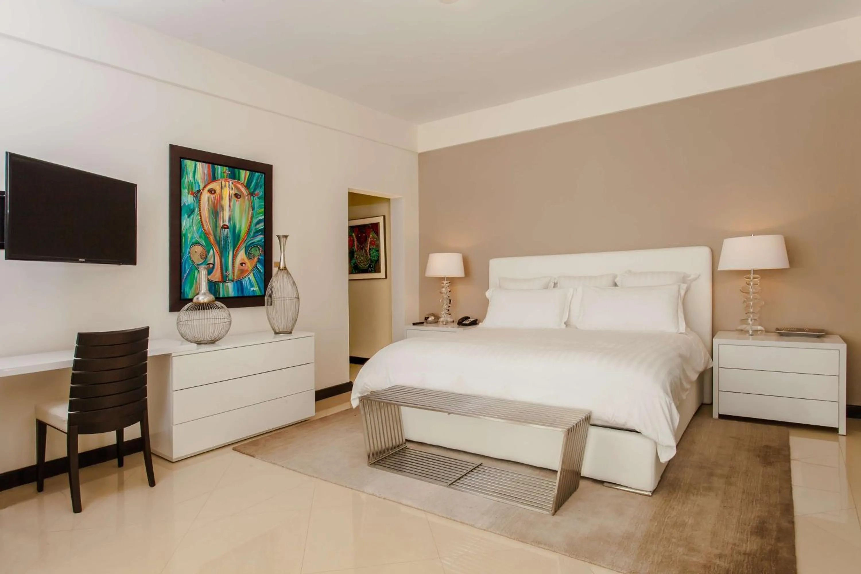 Photo of the whole room in El Rancho Haiti