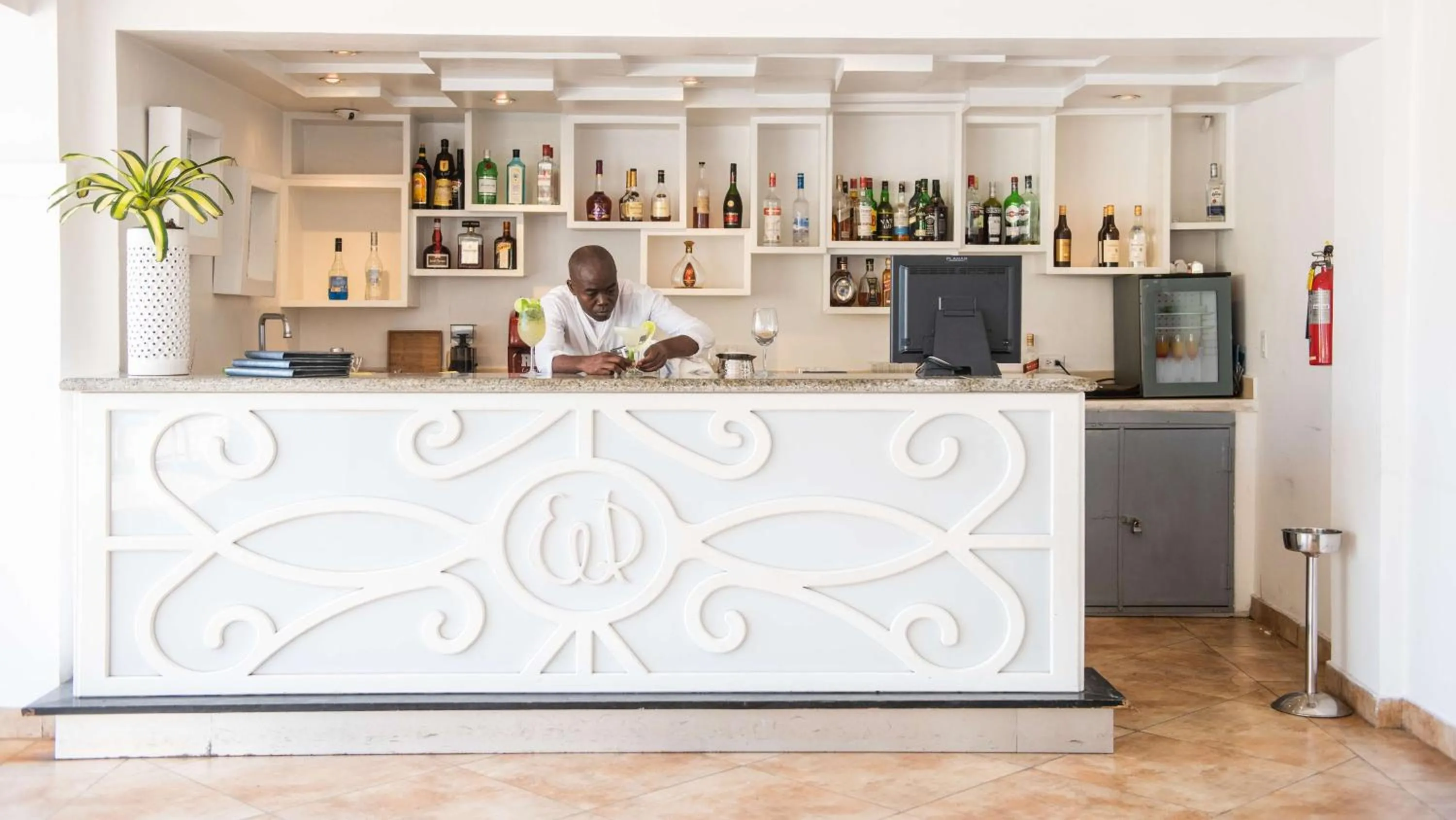 Lounge or bar in El Rancho Haiti