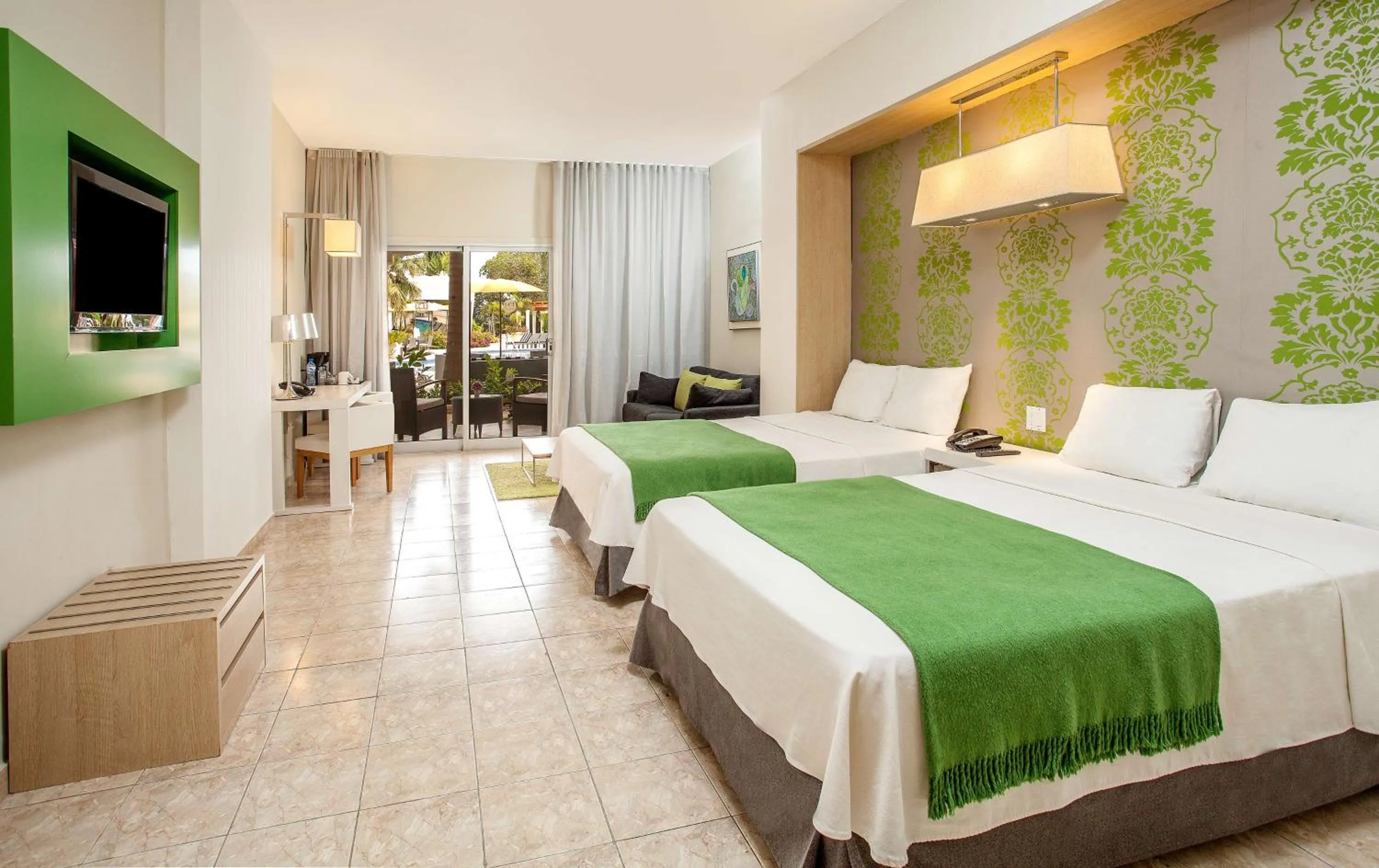 Photo of the whole room in El Rancho Haiti