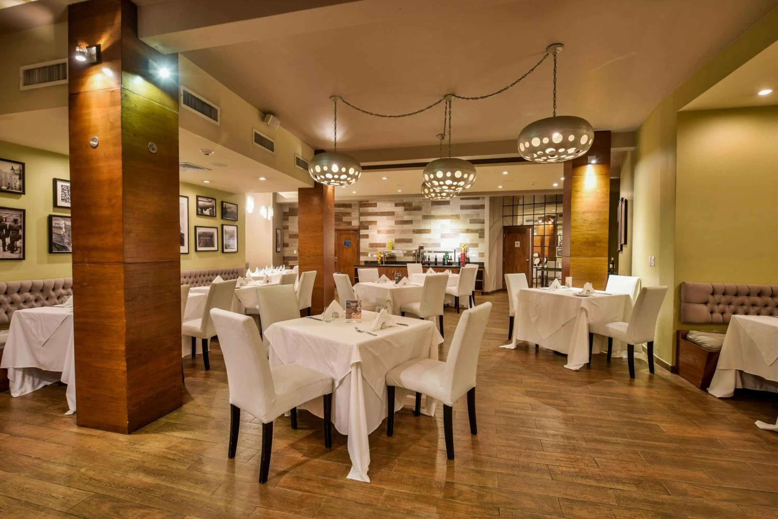 Restaurant/places to eat in El Rancho Haiti